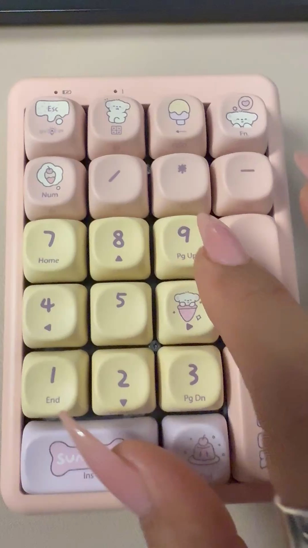 Who doesn’t like a clicking key board 😬🩷 I needed some bubbles to put on it so I’m not clicking the buttons with my nails. 

#LTKdayinmylife