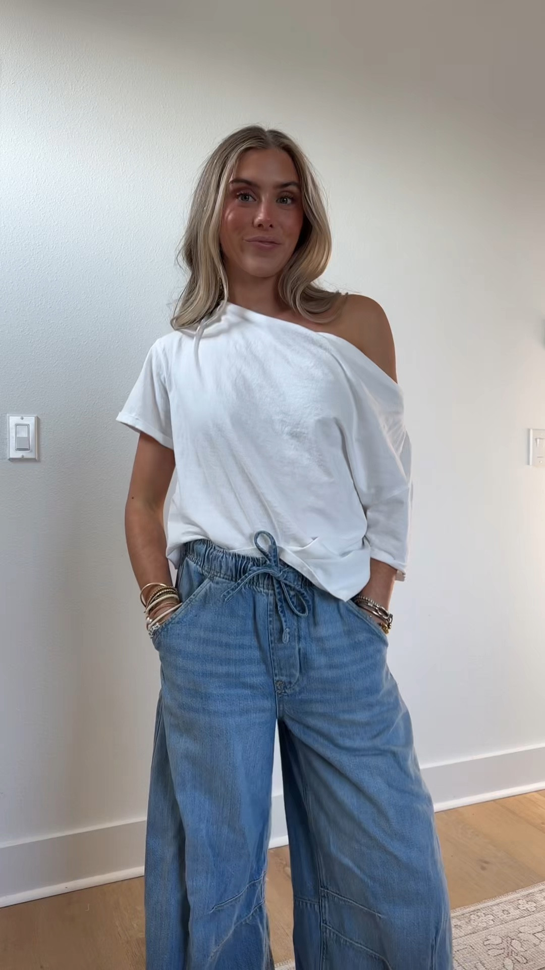 Gap size XS mid rise easy horseshoe jeans. An exaggerated curve. An extra loose leg. ​A barrel fit goes extra wide — and becomes completely new.

Fit: An ankle-length horseshoe jean that's fitted at the waist with an exaggerated curved leg and tapered ankle.
Fabric: 95% Cotton, 5% Recycled Cotton.
Stretch: No Stretch Jeans. Authentic denim that gets better with every wear. Made to wear all day & break in over time.
Rise: Mid Rise Jeans.
Look: A horseshoe jean in a dark indigo wash.
Details: Elasticized waist with drawcords, four-pocket styling & seams at sides. @gapstyle  

#LTKootd #LTKSeasonal #LTKSaleAlert