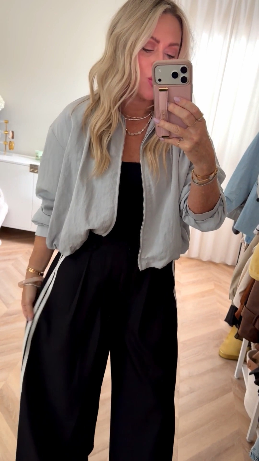 OOTN✨🍸
I’m in all smalls- love these pants so much! Have several colors now! 


Track pants. Zara. Date night

#LTKootd #LTKgrwm #LTKWorkwear