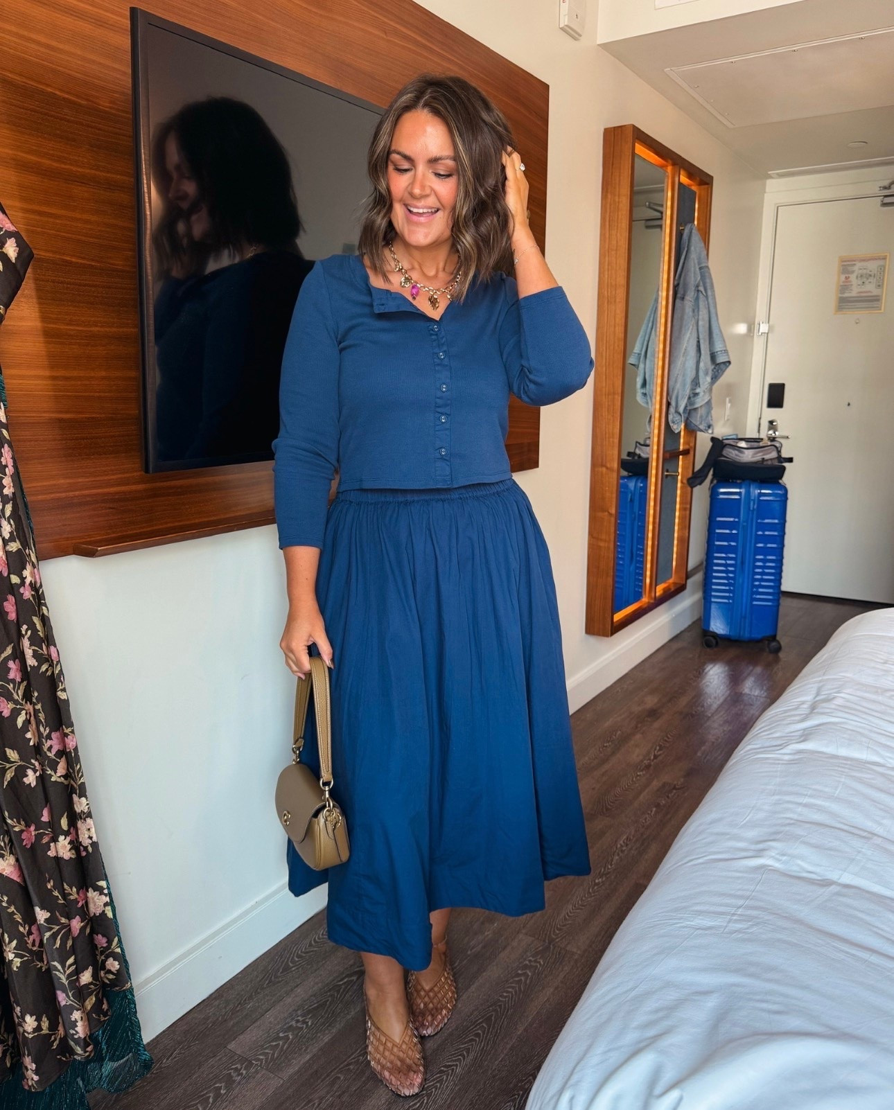 Elevated fall outfit! 

Fall fashion, fall outfit, midsize fashion, casual outfit, chic outfit, midi dress