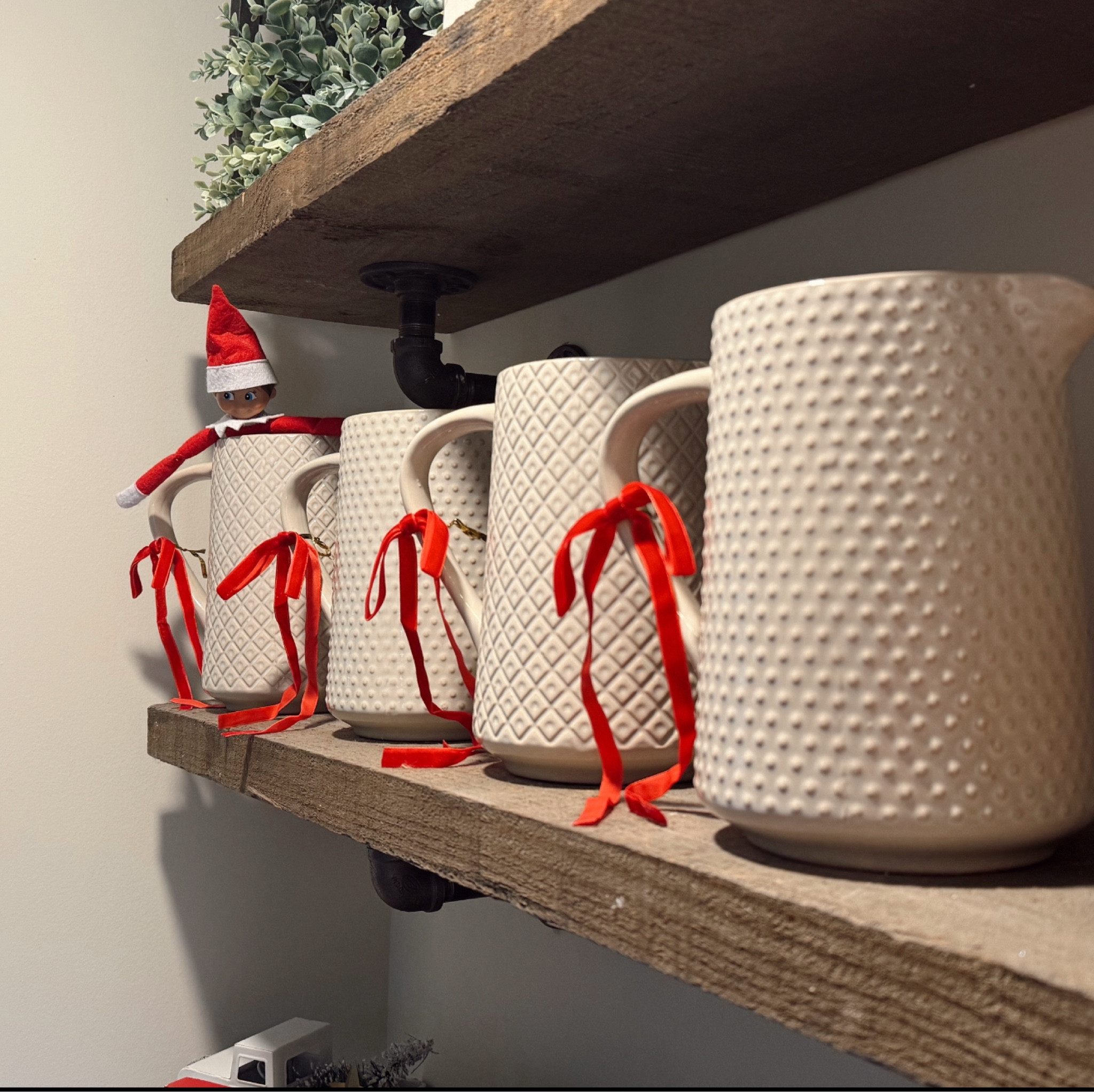 All in the details🎀❤️

#LTKHoliday #LTKHome #LTKSeasonal