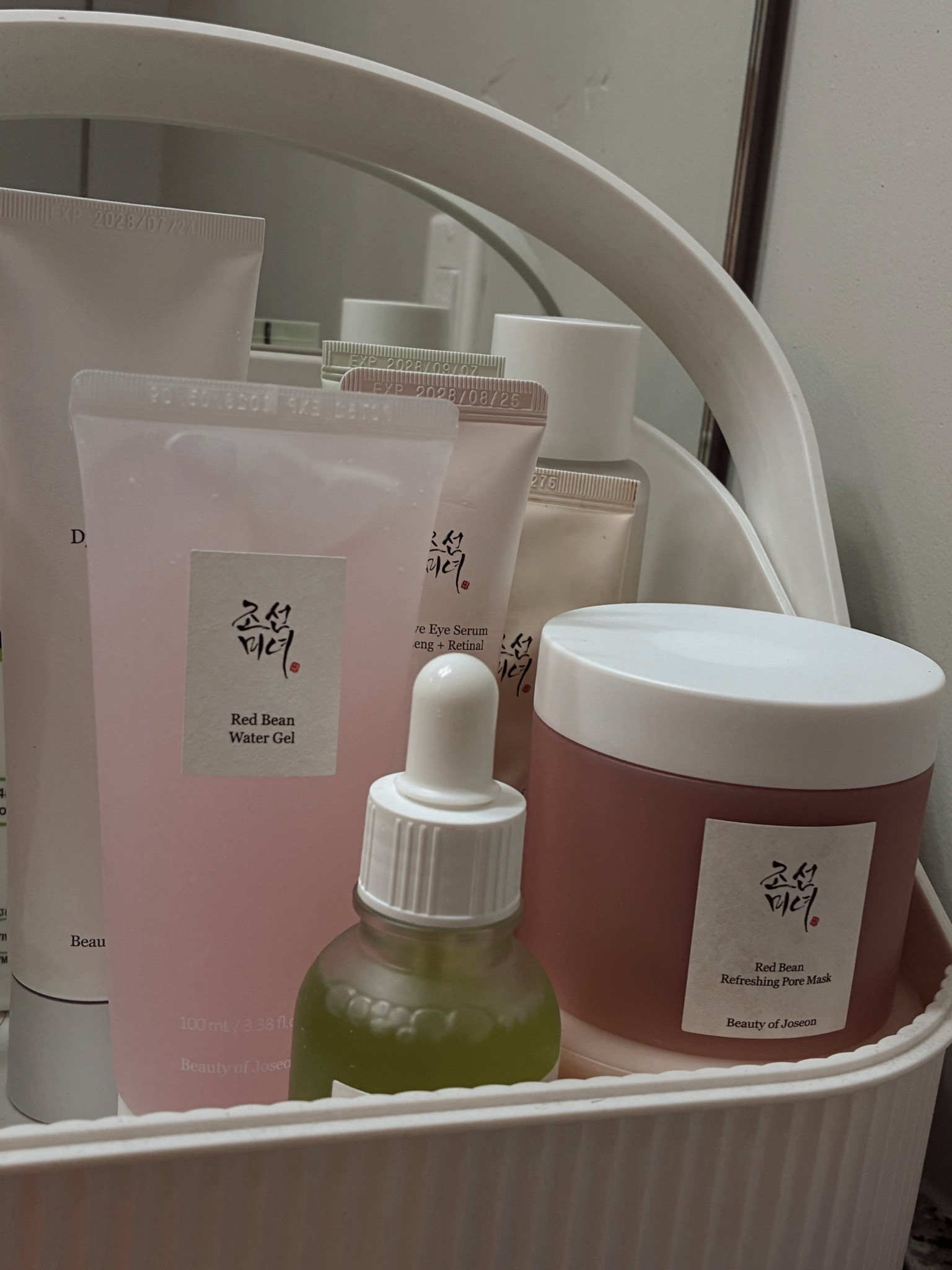 Korean skincare 🧴🤍🫶🔆

#LTKgrwm #LTKmorningroutine #LTKselfcare