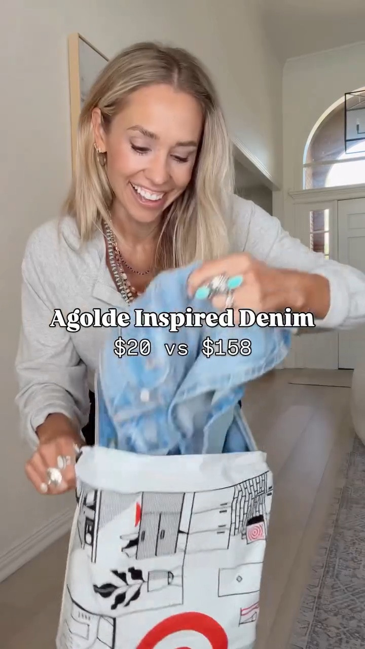 🤍SCROLL TO SHOP🤍

Finally!! These are just as good as everyone says!❗️🤍✨🫶🏻

If you love high-end denim, you are going to loose your mind over these.

Size: 4 / tts / 5’5” / 120lbs