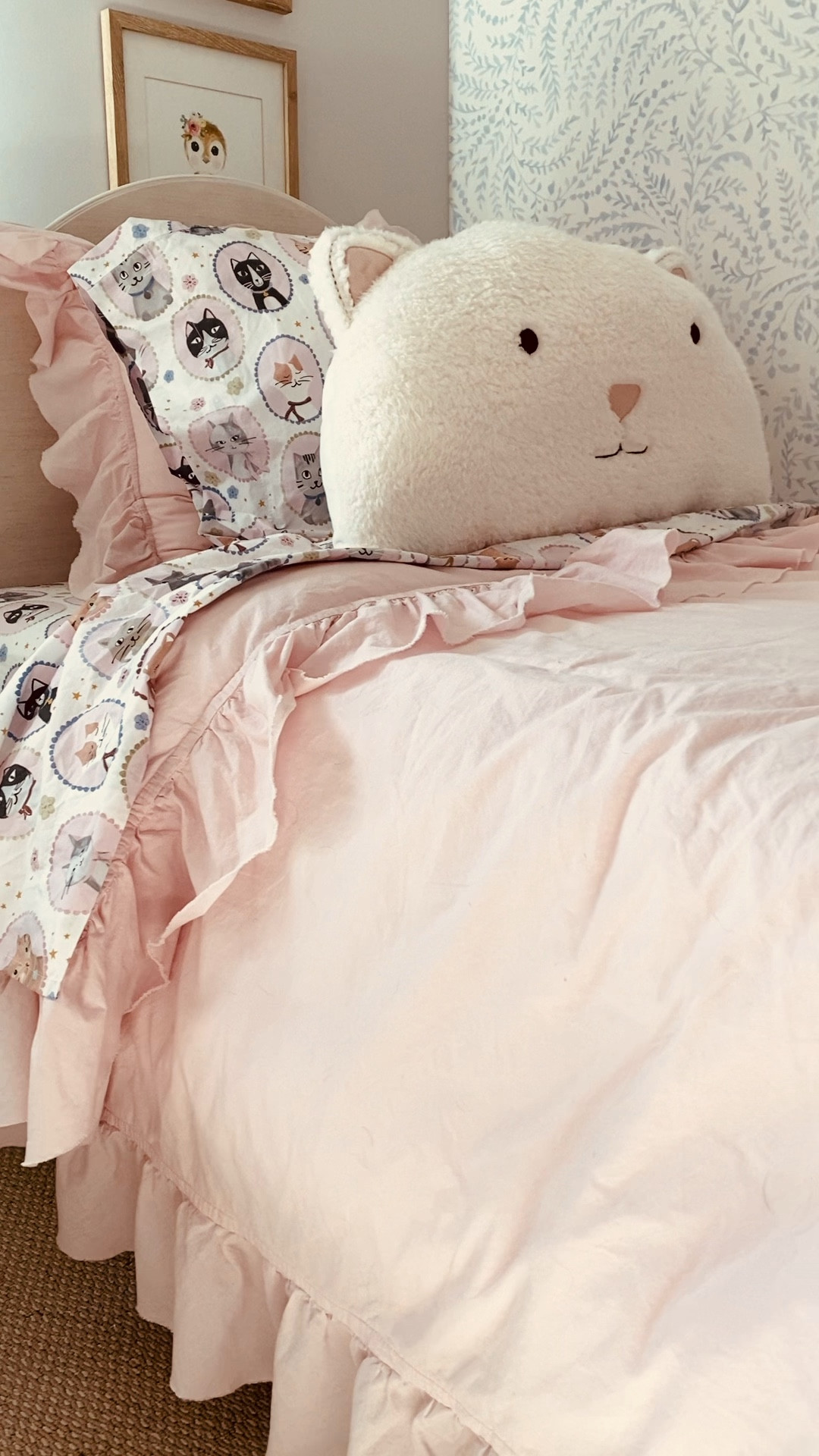 The most cat-tastic big girl bed for my kitten loving girlie. 

Non-toxic bed and bedding. AMAZING affordable mattress. PBK. Big girl bed. Toddler room. Girl room. Sheets. Twin bed. Duvet. Pink duvet. Ruffle. Bedding. 