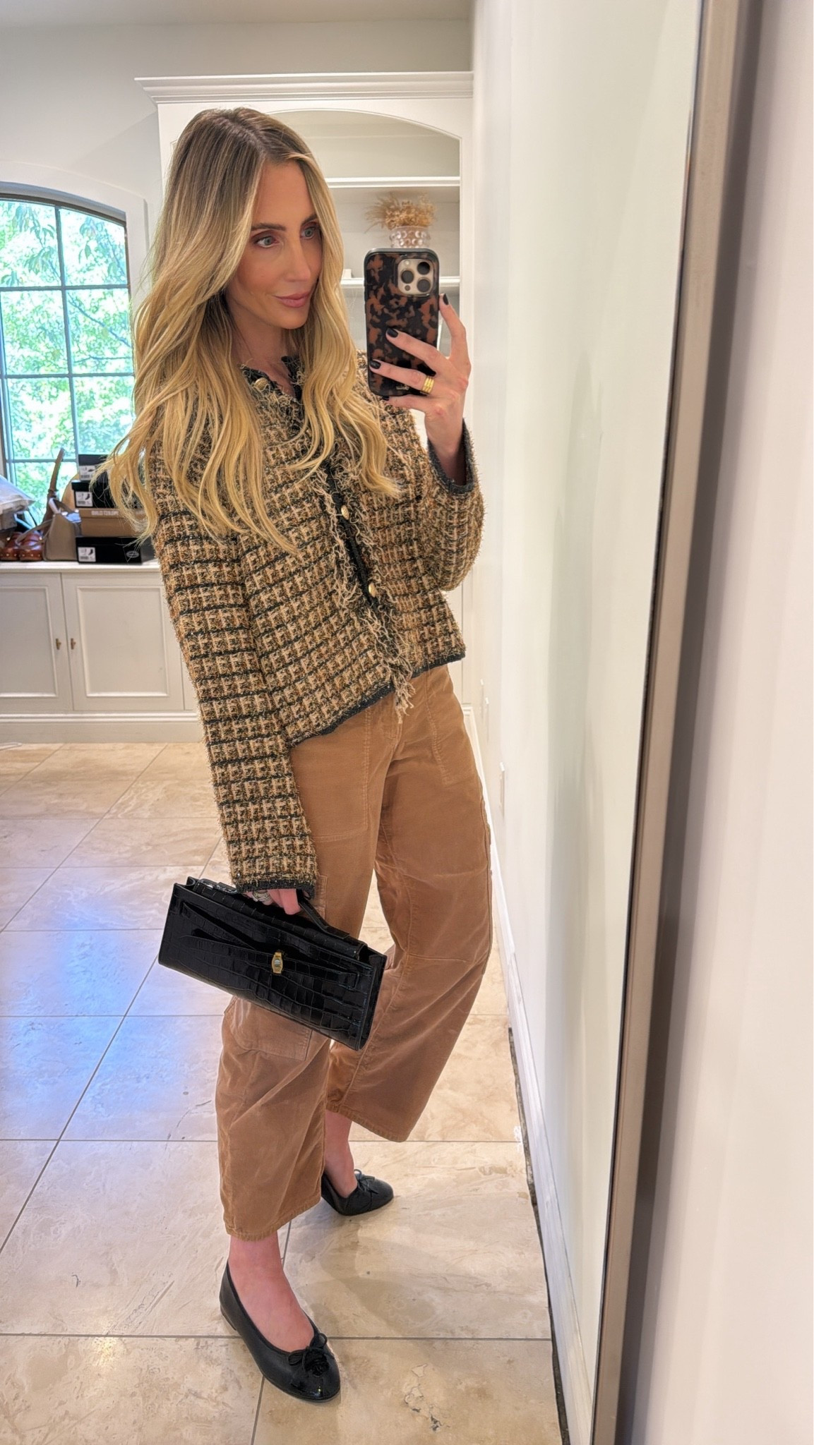 Fall textures done right 🤎 a statement fringe jacket paired with classic corduroy pants makes for the cutest fall look! 

Em Sizes:
Height: 5’6”
Weight: 115lbs
Tops: small
Pants: 2, small, 25