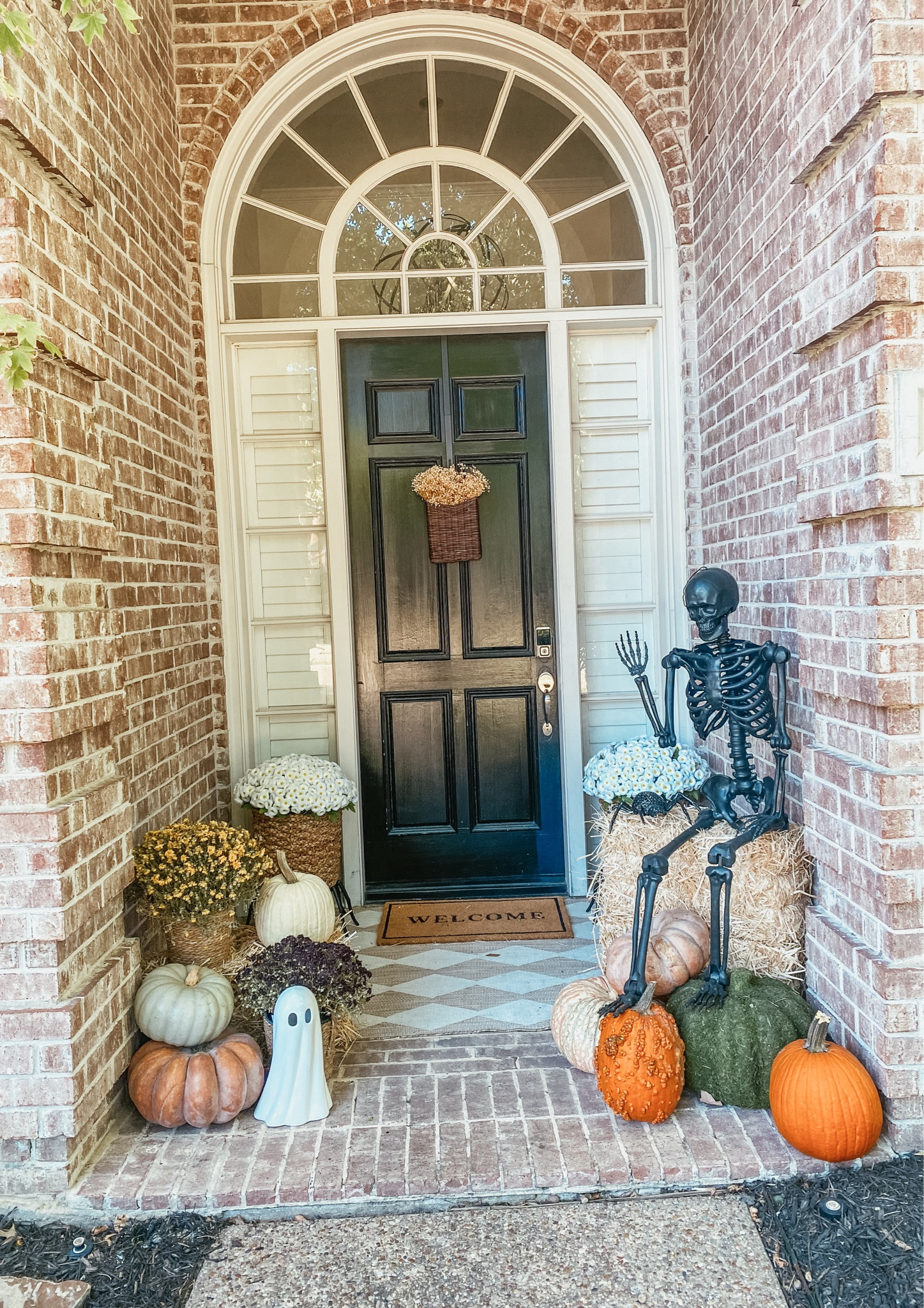 Welcome ! 👻

#LTKHalloween #LTKSeasonal