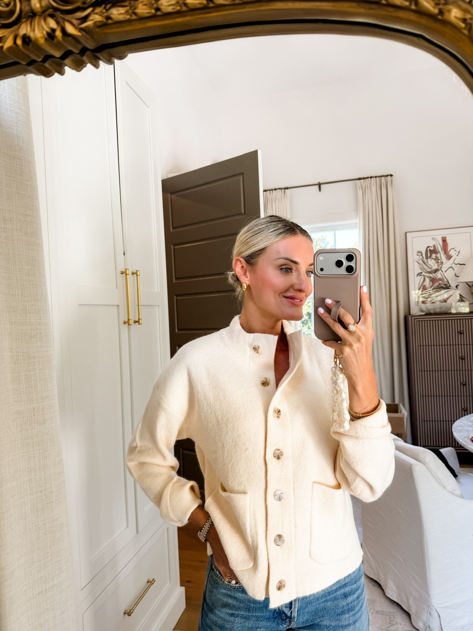 This cream cardigan comes in so many colors! I love the shape and fit! Wearing S! 

Loverly Grey, Amazon, cardigan, neutral cardigan, cream cardigan, capsule wardrobe

#LTKSeasonal