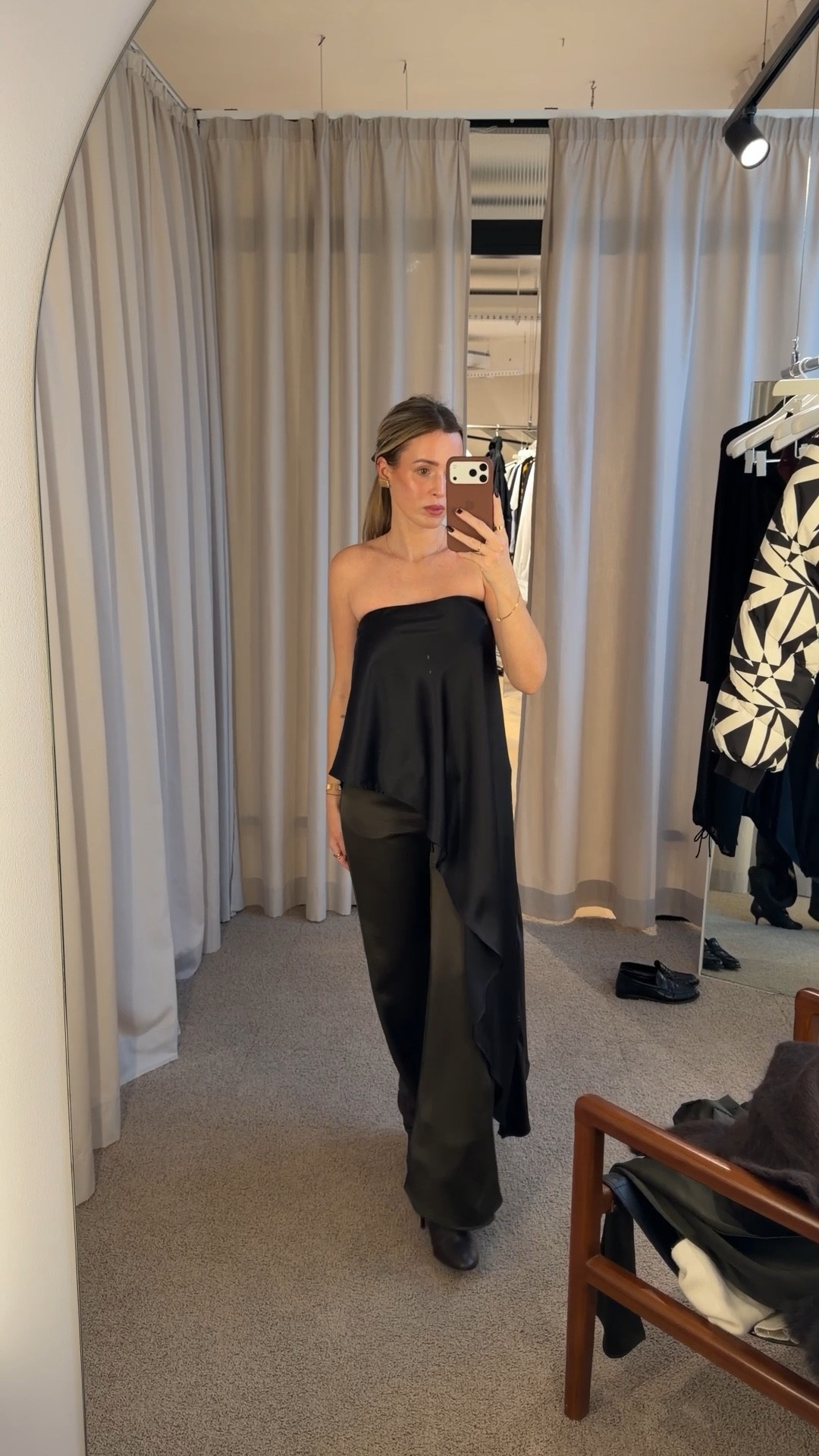 Asymetrical satin top

#LTKeurope #LTKfestive #LTKpartywear