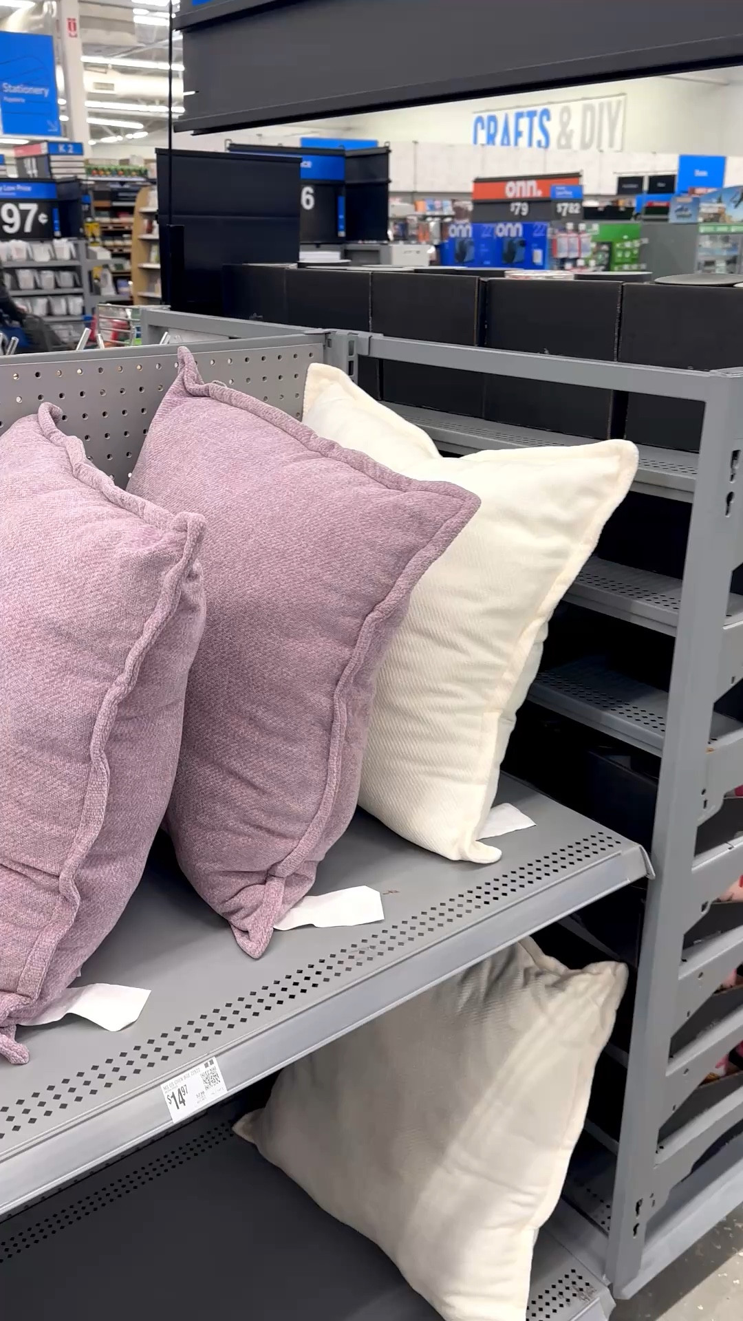 Spring home refresh finds — Part 1 🌸✨
From soft decorative pillows in lavender and navy to simple table accents like vases, candles, and faux greenery, these pieces are perfect for adding a light, fresh feel to your space this season.

I’ve linked the exact items shown so you can shop them easily.


#LTKSpring
#LTKFinds
#HomeDecor
#SpringRefresh

#LTKHome
