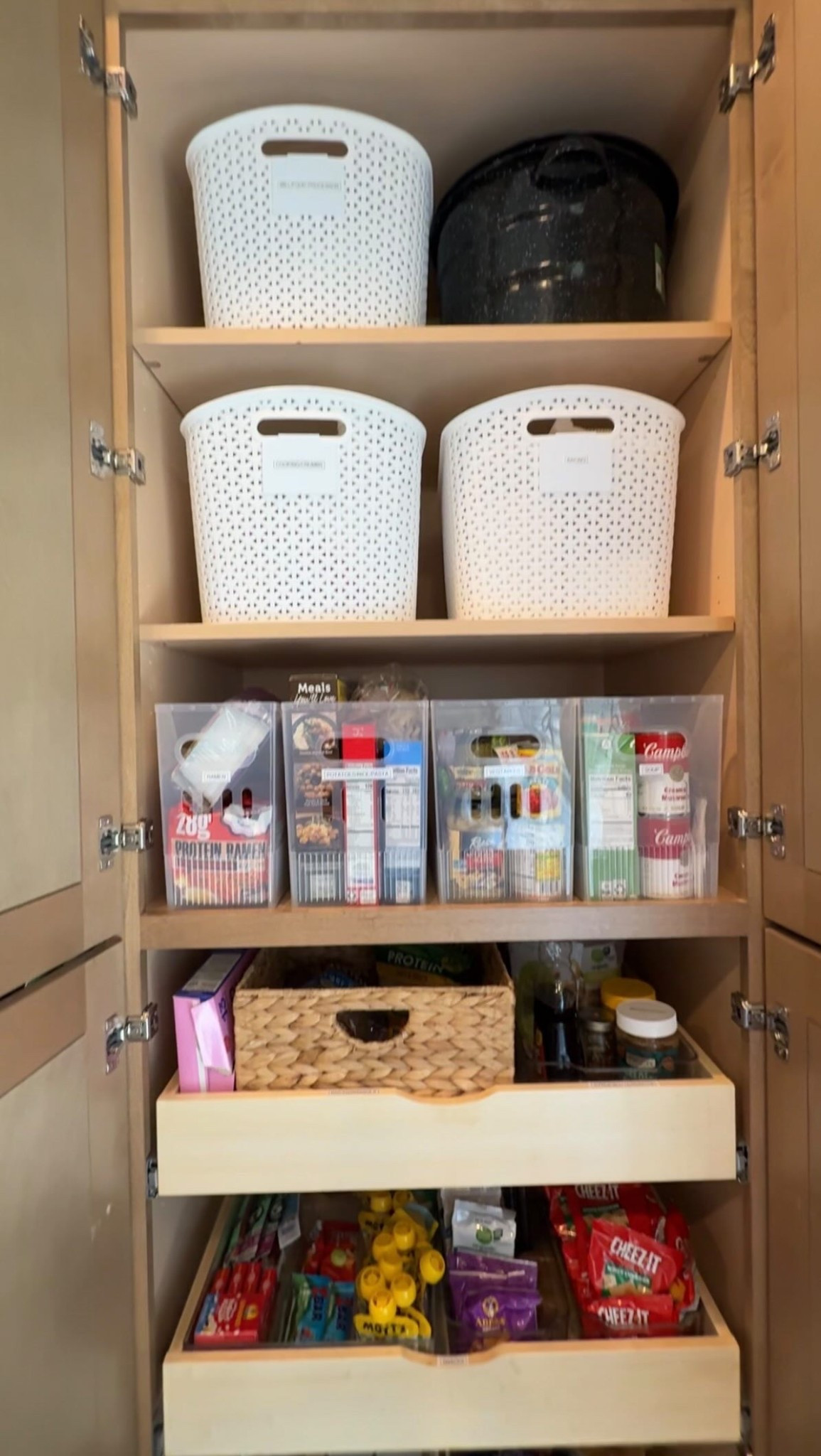 Step by step to a perfect pantry 🙌🏼 #reels #followalong #pantry #organizing #newweek

#LTKdayinmylife #LTKfoodie #LTKHome