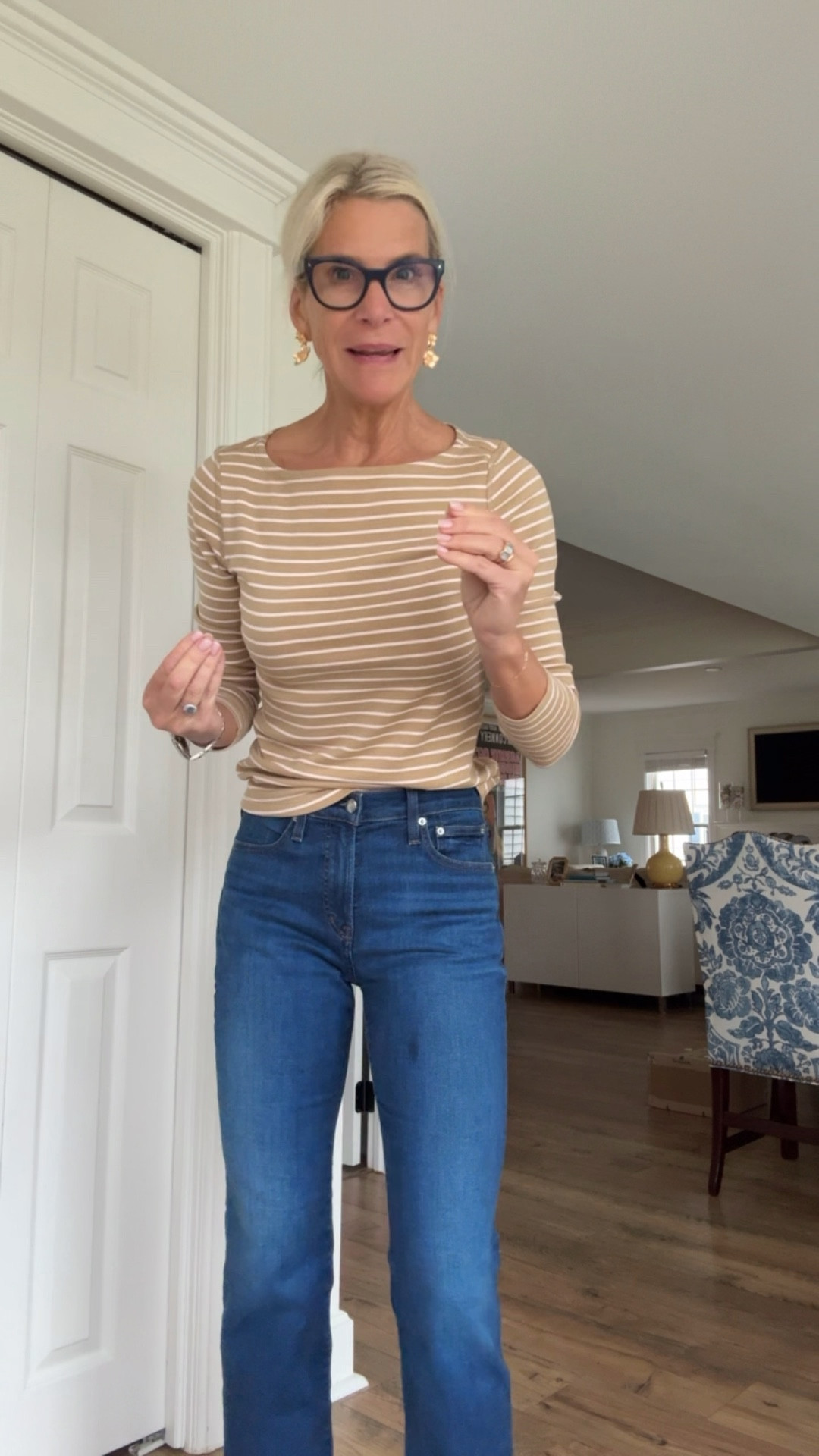  Ripped flare jeans- long sleeve striped t-shirt- sneakers- cropped trench.  Rainy day uniform. (And some sort of stain on my jeans 🙃)

#LTKootd #LTKdayinmylife #LTKOver40