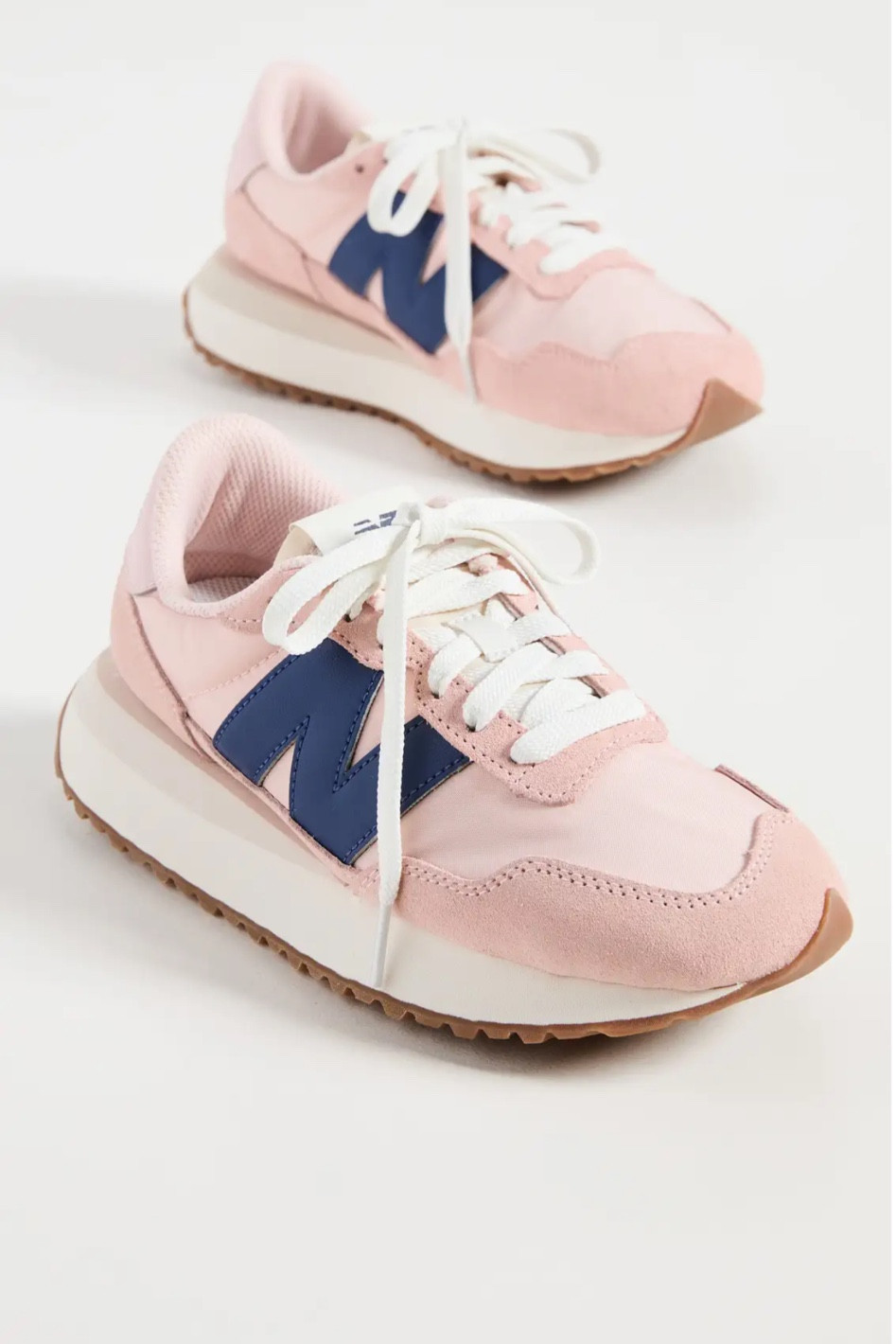 New balance pink sneaker🥰🥰


Sneaker, new balance, running shoes, sneakers, work out, gym

#LTKunder50 #LTKstyletip #LTKtravel