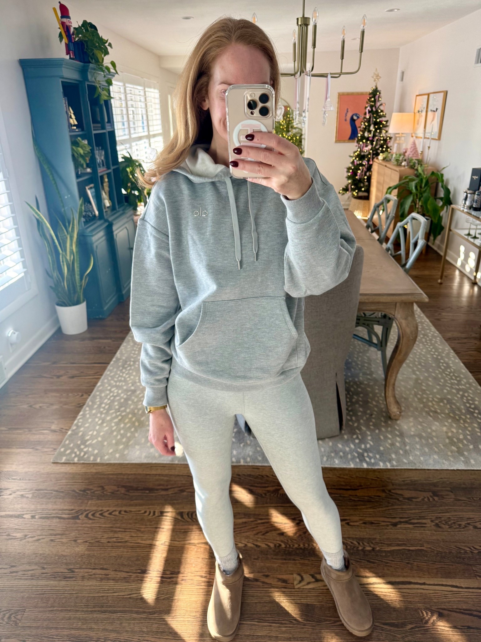 Grey leggings are having a major trending moment right night and these are the absolute softest leggings ever! And I consider myself a legging connoisseur 😉

#LTKOver40 #LTKActive #LTKdayinmylife
