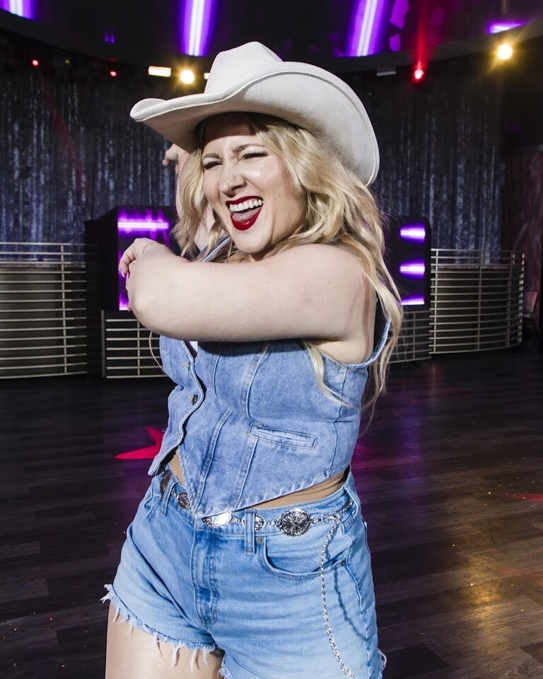 Cowgirl but make it cute. 🤠 Denim vest, high-rise shorts, and the comfiest white boots ever — shop the full look below!
#LTKHalloween #LaVidaLati #WesternVibes #CowgirlCostume

#LTKHalloween #LTKSeasonal #LTKMidsize