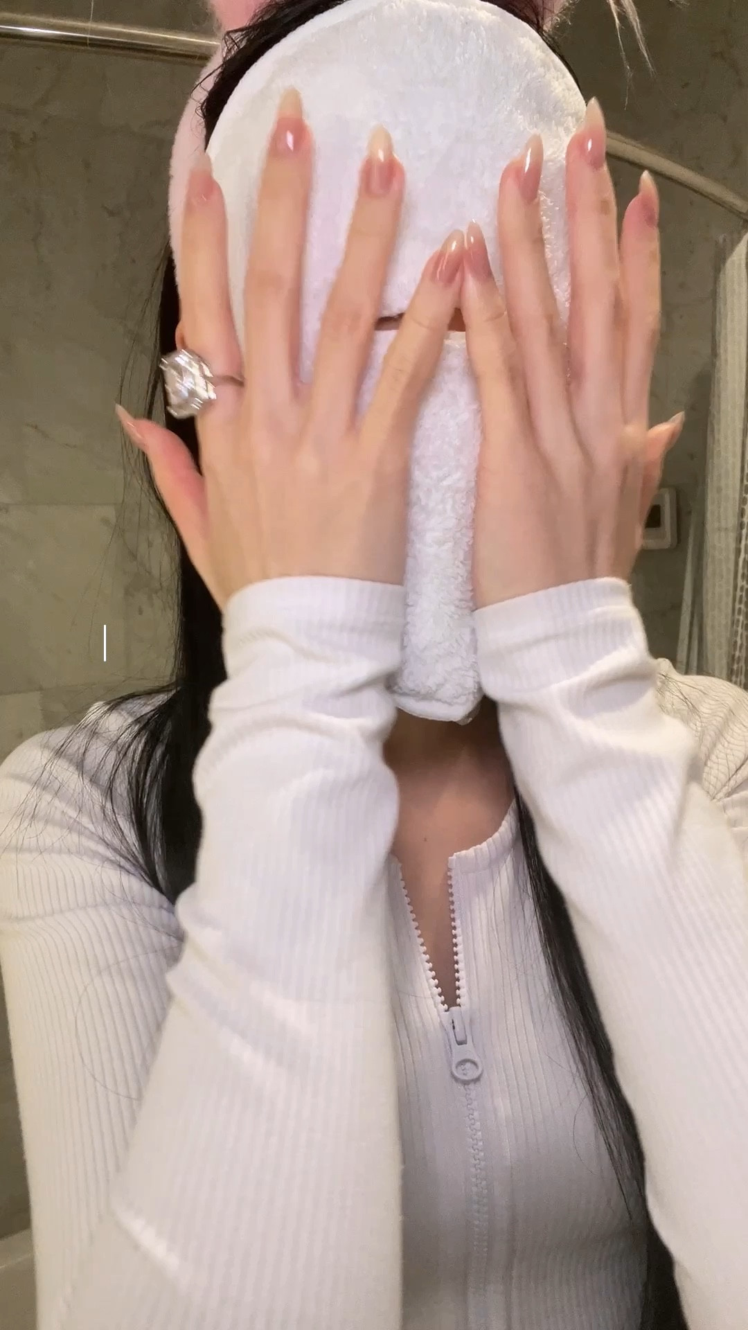 🧴☁️🦢Asmr nighttime skincare routine

#LTKVideo #LTKBeauty