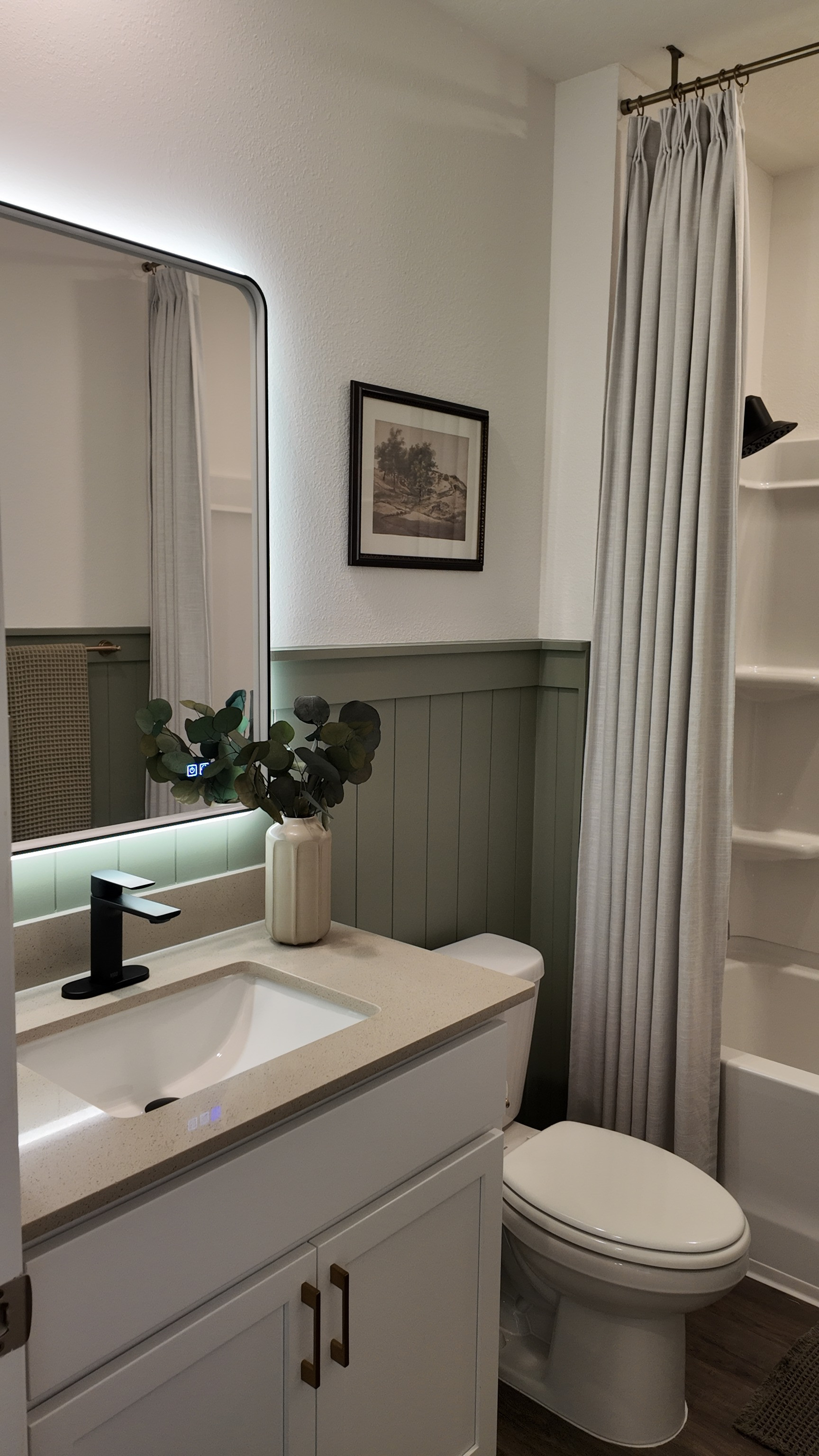 GUEST BATHROOM DECOR

Sherwin-Williams - Evergreen Fog 

 #LTKSeasonal #LTKHome #LTKSaleAlert