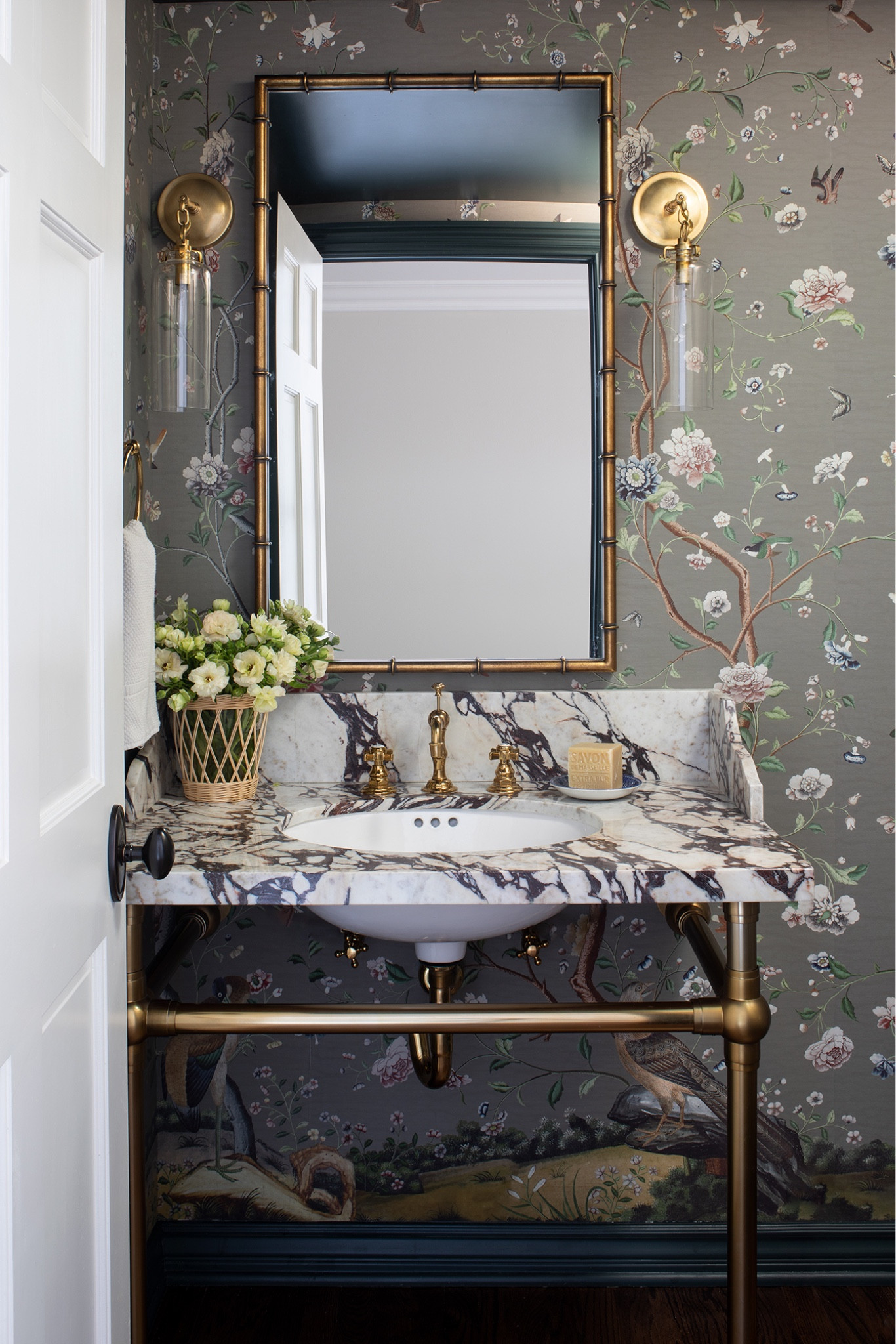 3 Powder Bath Must Haves:
1️⃣ Wallpaper
2️⃣ Interesting Countertops
3️⃣ Warm Glow Wall Lighting 


#emilyruddointeriordesign #bathroom #bathroomdesign #bathroomideas #interiordesign #interiors #homedesign #powderbathroom

#LTKFind #LTKstyletip #LTKhome