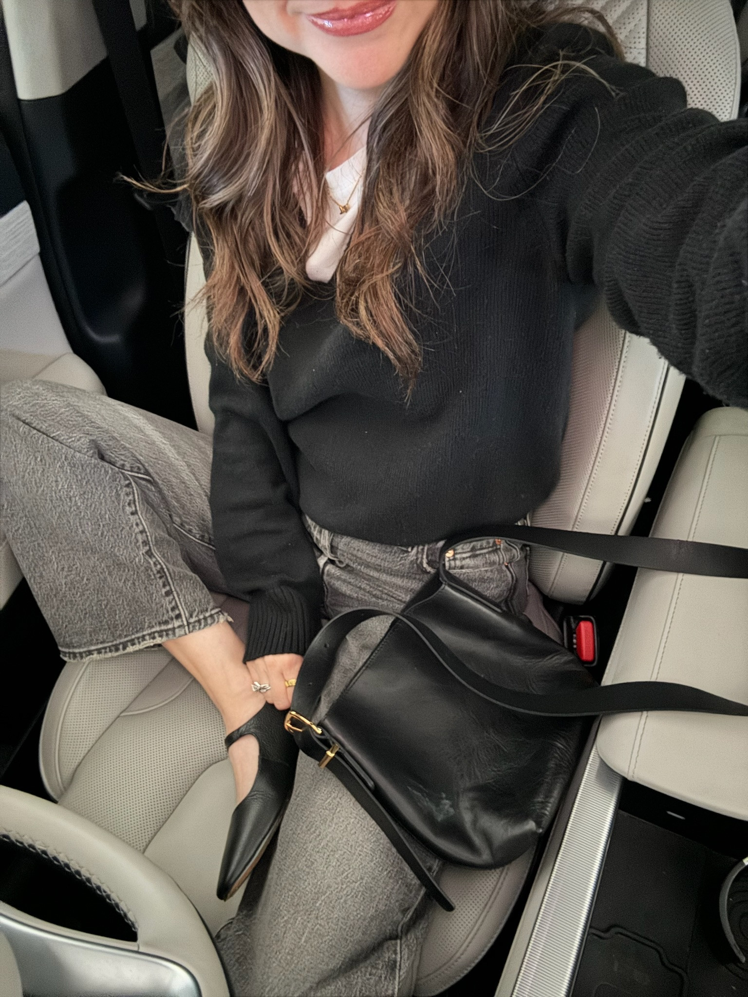 This outfit is perfect for the colder months!

Women’s workwear, winter fashion, ballet flats, mom jeans, crossbody purse, casual outfit inspo, sweater inspo

#LTKWorkwear #LTKStyleTip #LTKSeasonal