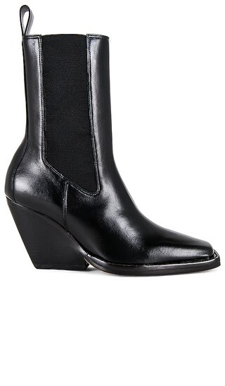 Chelsea Boot in Black | Revolve Clothing (Global)