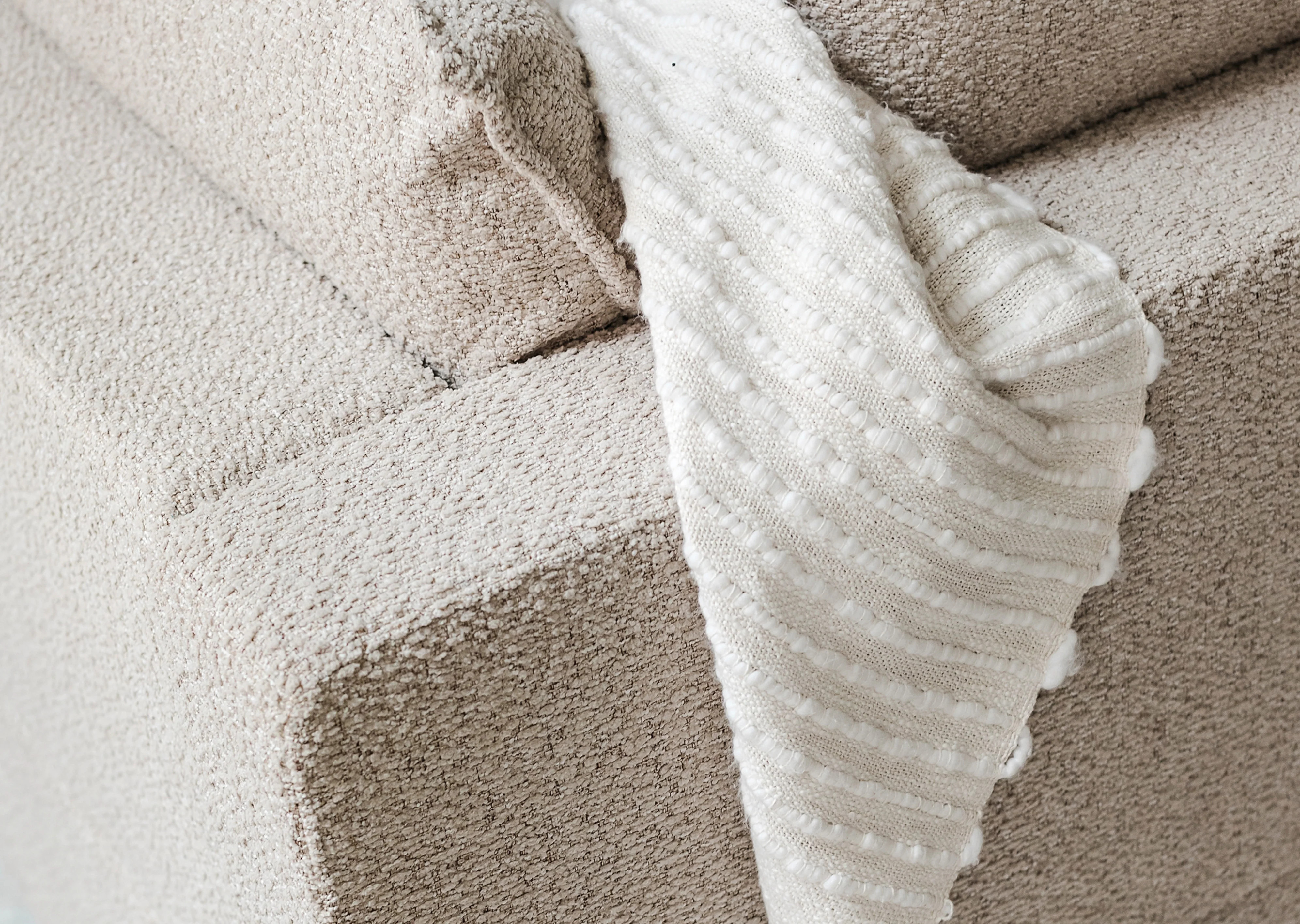 Kova Grand Corner + OttomanGrey Fabric / No Storage | Albany Park