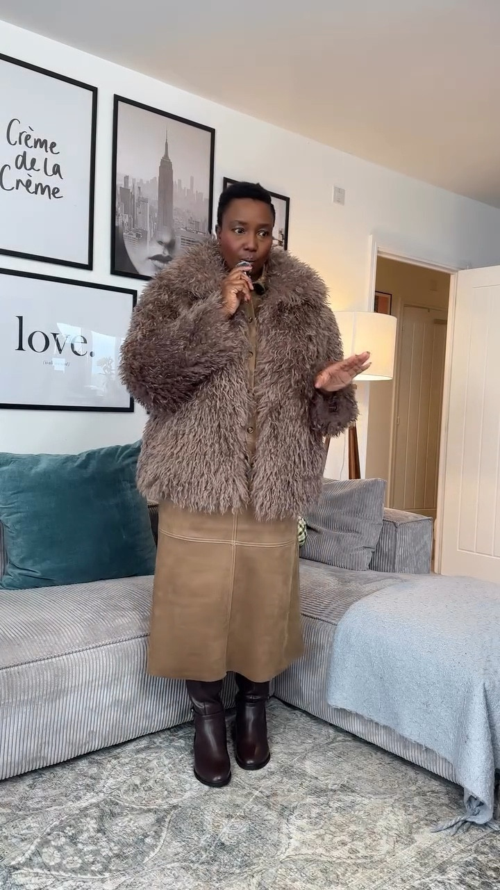 This is Episode of 1 of styling this matching set in 3 different ways let me know which jacket you prefer for this look. Also come back tomorrow to see how I style it for a different occasion. 

Comment LOOK for outfit details. 

💾 👍🏾 follow ..