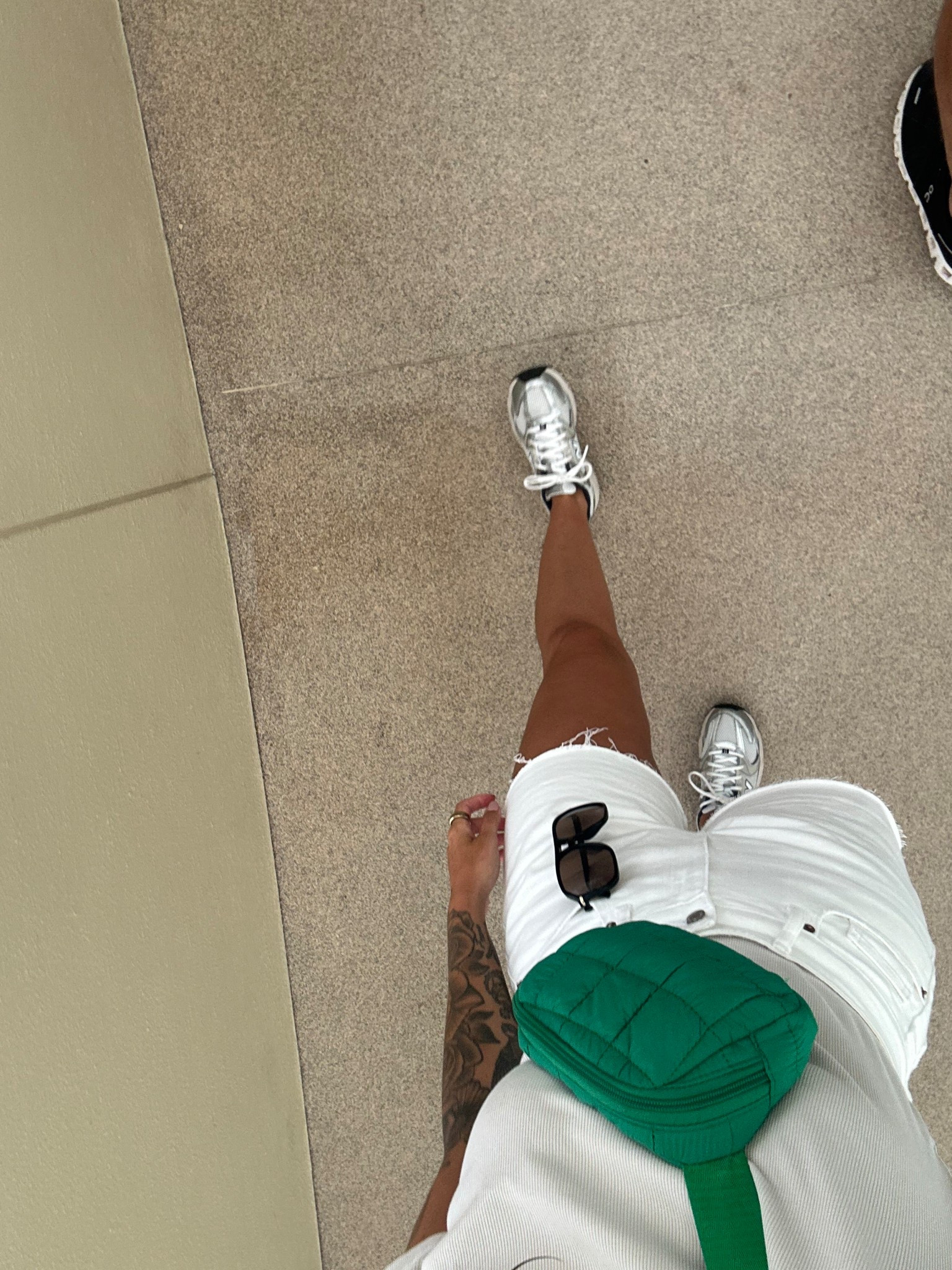 Old H&M shorts, an old navy tee, and new balances 🧑‍🍳🤌🏽