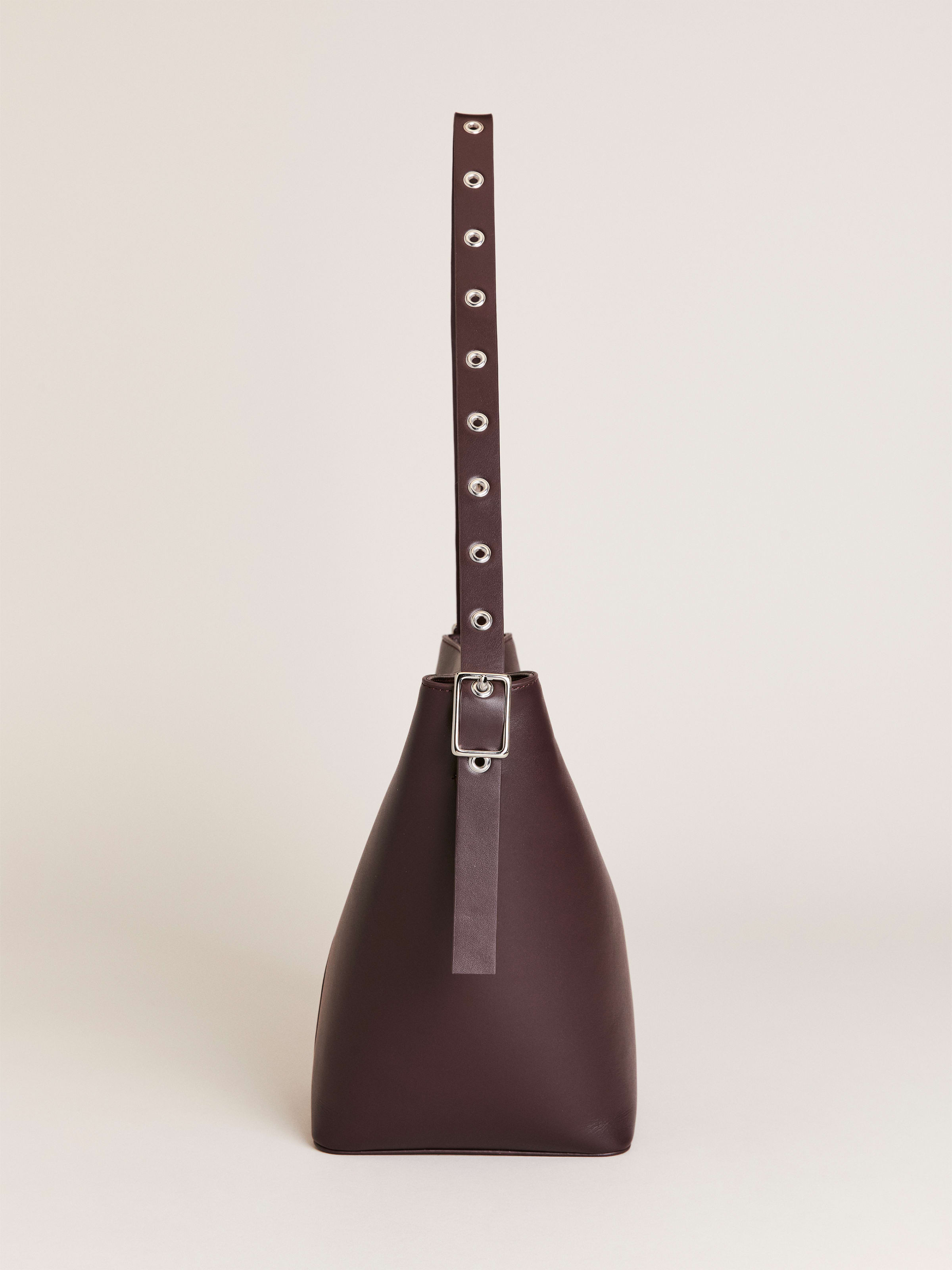 Rafaella Medium Trapeze Tote | Reformation (Global)