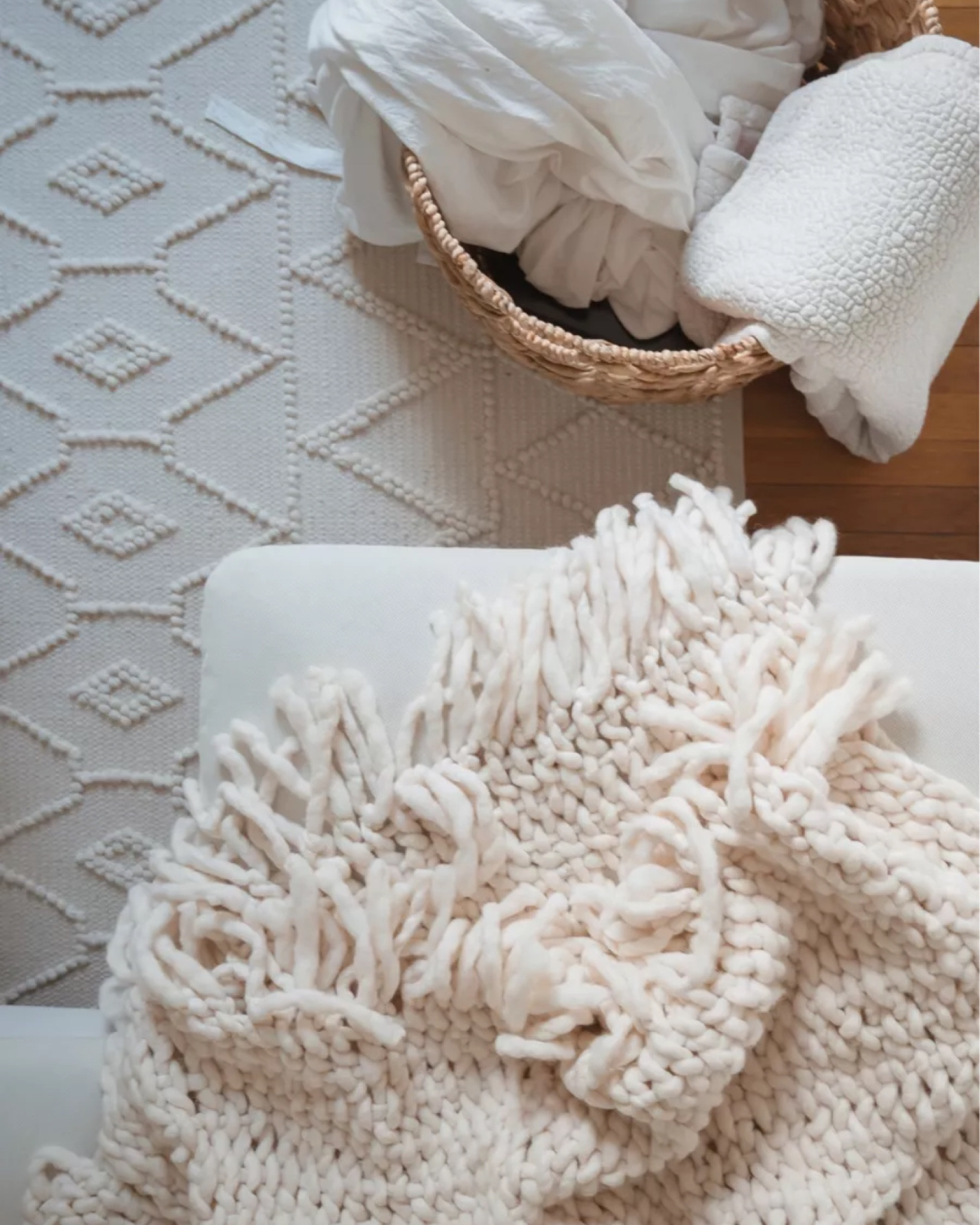 Chunky knit blanket 
— 
White chunky knit blanket, home decor, cozy home finds, cozy living room, neutral home decor 

#LTKHome
