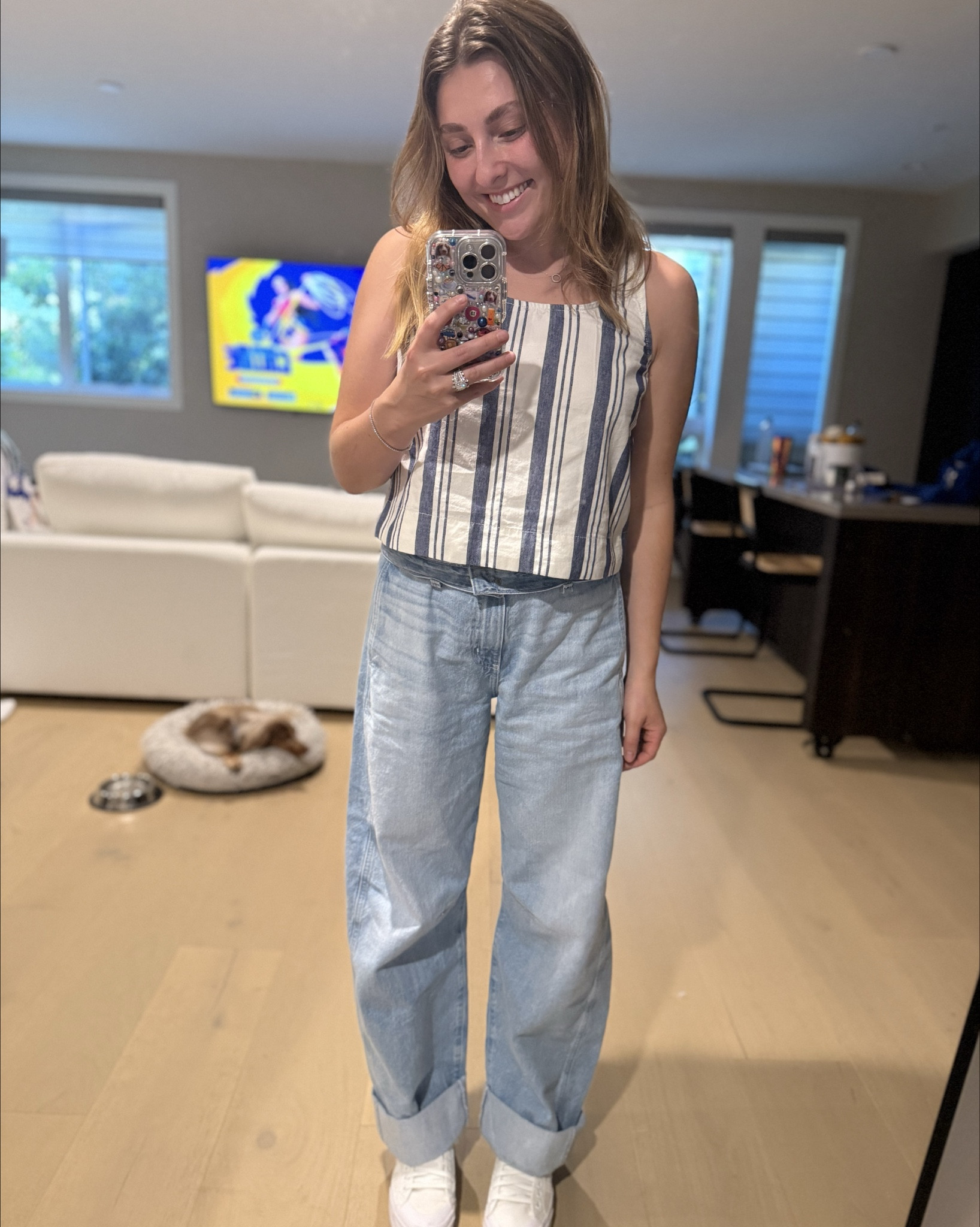 Barrel jeans! Tried these out from AG and I love how comfy they are.
I did roll the waistband because they fit oversized (but I like how it looks like that) I’d size down if you don’t want to roll the waist!