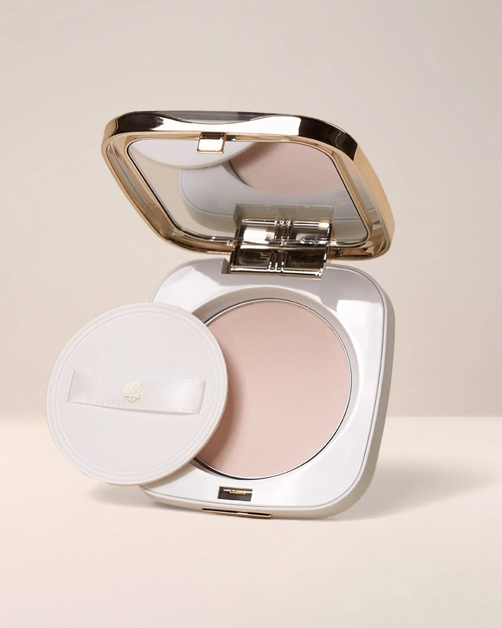 Portrait Mode Setting Powder | EM Cosmetics