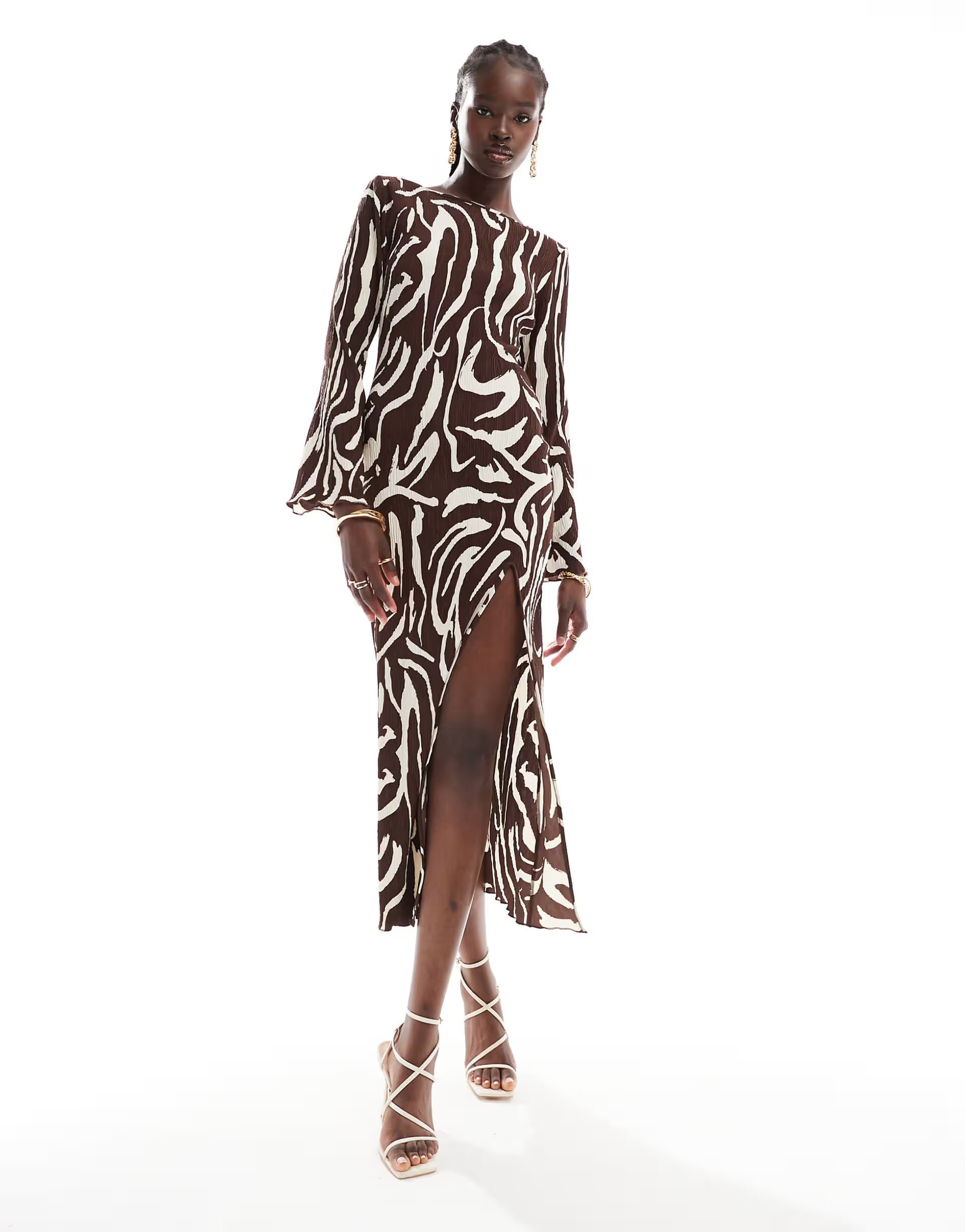 Extro & Vert plisse maxi dress in brown and cream abstract print | ASOS | ASOS (Global)