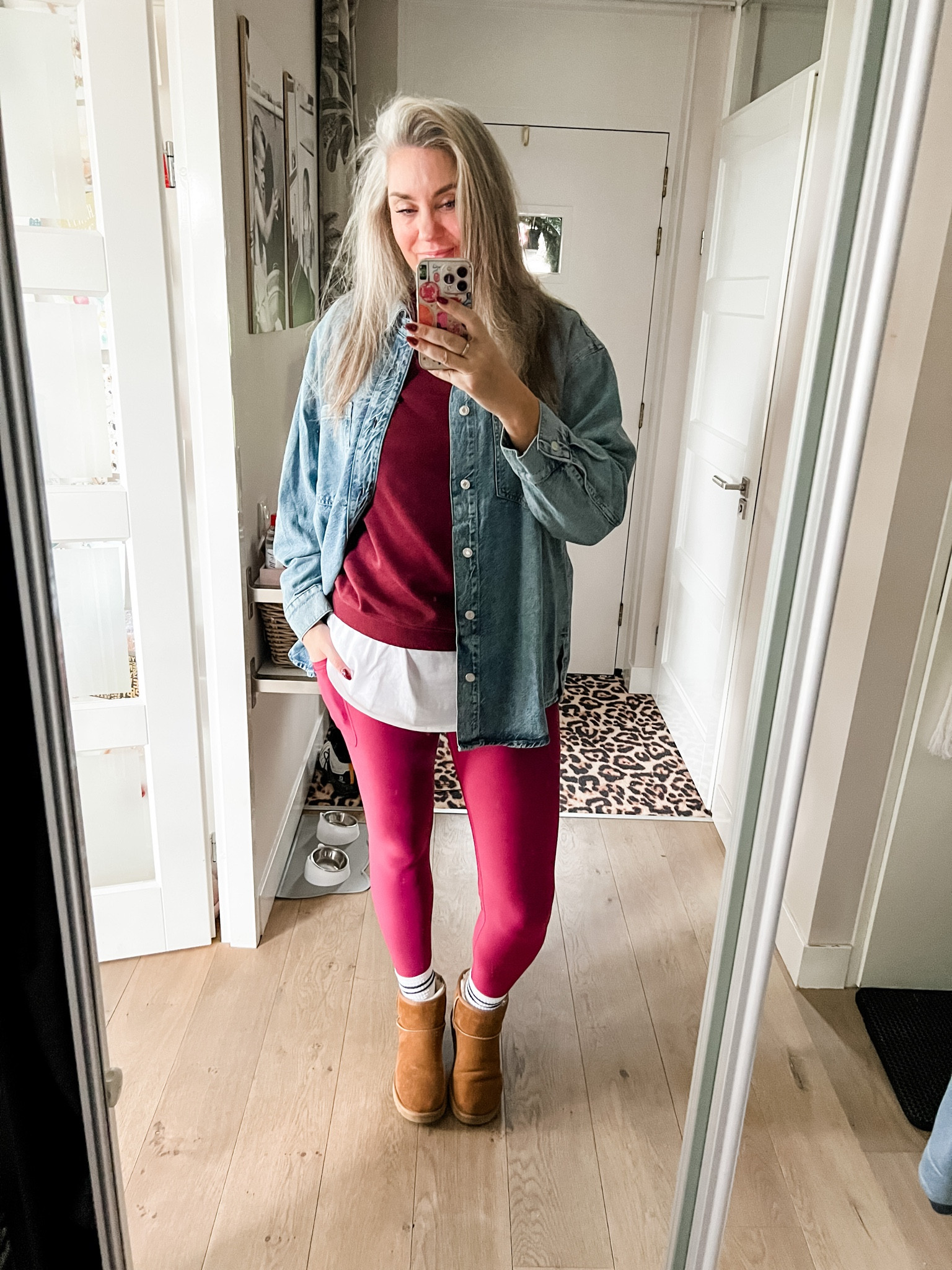 Ootd - Saturday. A variety of going to gym and cleaning the house. So leggings (Maya Freya) it is. Paired with a longline shirt, burgundy sweatshirt, oversized denim shirt, crew socks and short classic Ugg boots. 



#LTKeurope #LTKnederlands #LTKwinter