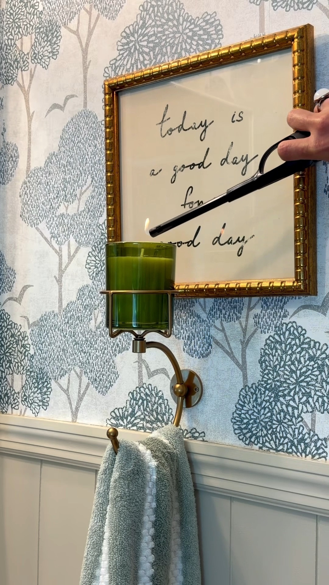 Little better BATHROOM ACCESSORIES! Love this hook  so much !
Puedes poner también un envase con florecitas. A mi me encanta aquí tener una vela aromática ! ✨
.

.

#LTKSeasonal #LTKHome