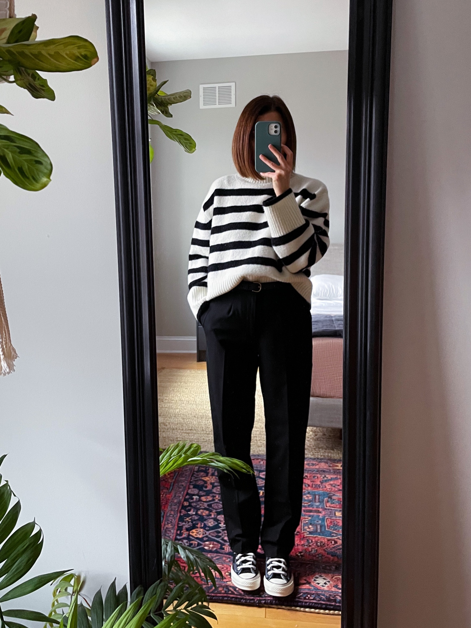 What’s black and white and short all over? Me, every single day. And these trousers, which shockingly need no hemming!


•Uniqlo smart ankle pants (xs)
•& Other Stories striped sweater
•Converse Chuck 70 Canvas (full size down)
•Madewell skinny belt (xs)

#LTKSeasonal #LTKunder50 #LTKstyletip