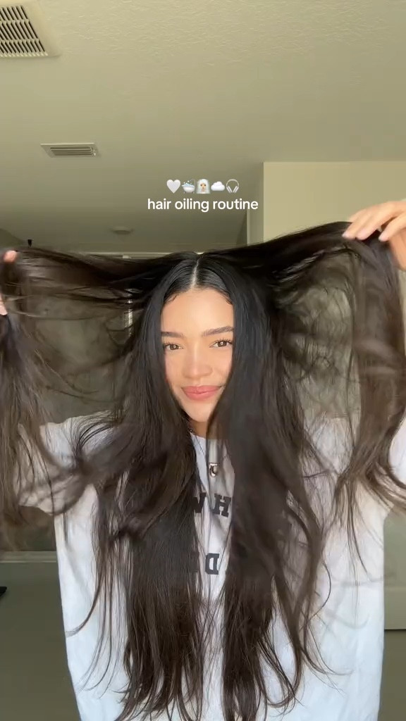 Hair oiling routine 🧖🏼‍♀️🛁🤍 (hair oils for hair growth, healthy hair products, products for long hair, long hair, hair products, self care routine, healthy hair routine) #hairoils #hairproducts #beauty #beautyproducts #hairroutine #selfcareroutine #healthyhairroutine