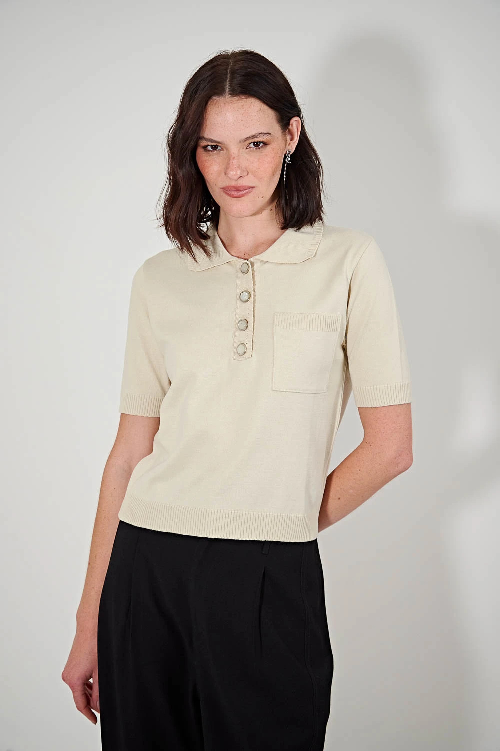 BLUSA POLO MANGA CURTA ECRU | Linda de Morrer (BR)