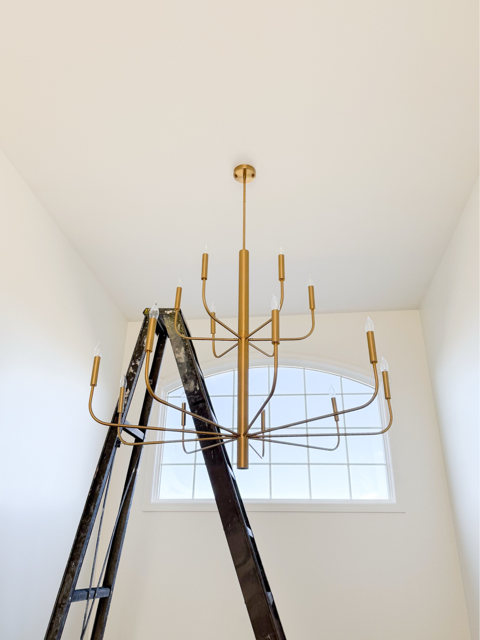 This brass chandelier was the perfect statement piece for our foyer—and the best part? It’s on sale for under $200 right now! 🤯✨ The modern-yet-timeless design adds so much warmth to the space, and I still can’t get over how much of a difference good lighting makes.

Snag it before it’s gone—shop the link in my LTK! 

#LTKHome
