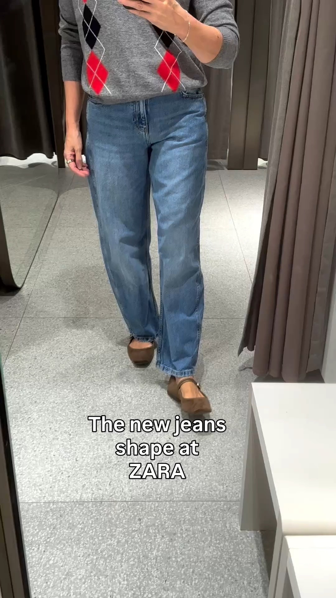 When there’s a new denim shape at Zara I need to try it out.
These are straight-with a curve - it sounds contradictory, but it really works 👌🏻

Comment SHOP for the links

Perfect if you love a relaxed feel to put jeans, but you still want a great shape and a fabulous fit.

These are so good for going into autumn as they’ll work with your current flats - then trainers, boots and loafers.

They come in 3 great washes and are very flattering indeed.

There generous -  I’m wearing a 36 xx

#LTKautumn #LTKjeans #LTKstyletip