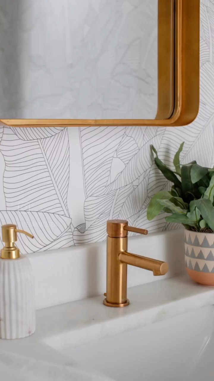Powder room transformation ⚡️

This bathroom was totally transformed - we just gave it a wallpaper & lighting refresh. We brought in several of our favorite bathroom accessories - vintage rug, basket, faux plant in a pot, refillable soap dispenser, and hand towel. 

Photography: @Margaret.wright
.
.
.
#interiordesigner #interiors #interiordecorator #Charleston #CharlestonDesigner #DanielIsland #Kiawah #MountPleasant #HomeDecor #Decorating #ModernCoastal #CoastalLiving #SouthernLiving #LowCountry #thenewsouthernh #bhghome #instahome #homeinspo #decorinspo #hgtv #hgtvhome #insprie_me_home_decor #insprie_me_home_decor #meganmolten #transformation #bathroomtransformation #vanity

#LTKhome