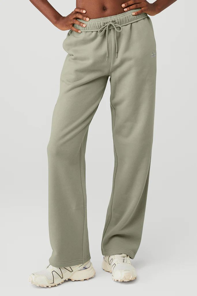 Accolade Straight Leg Sweatpant | Alo Yoga