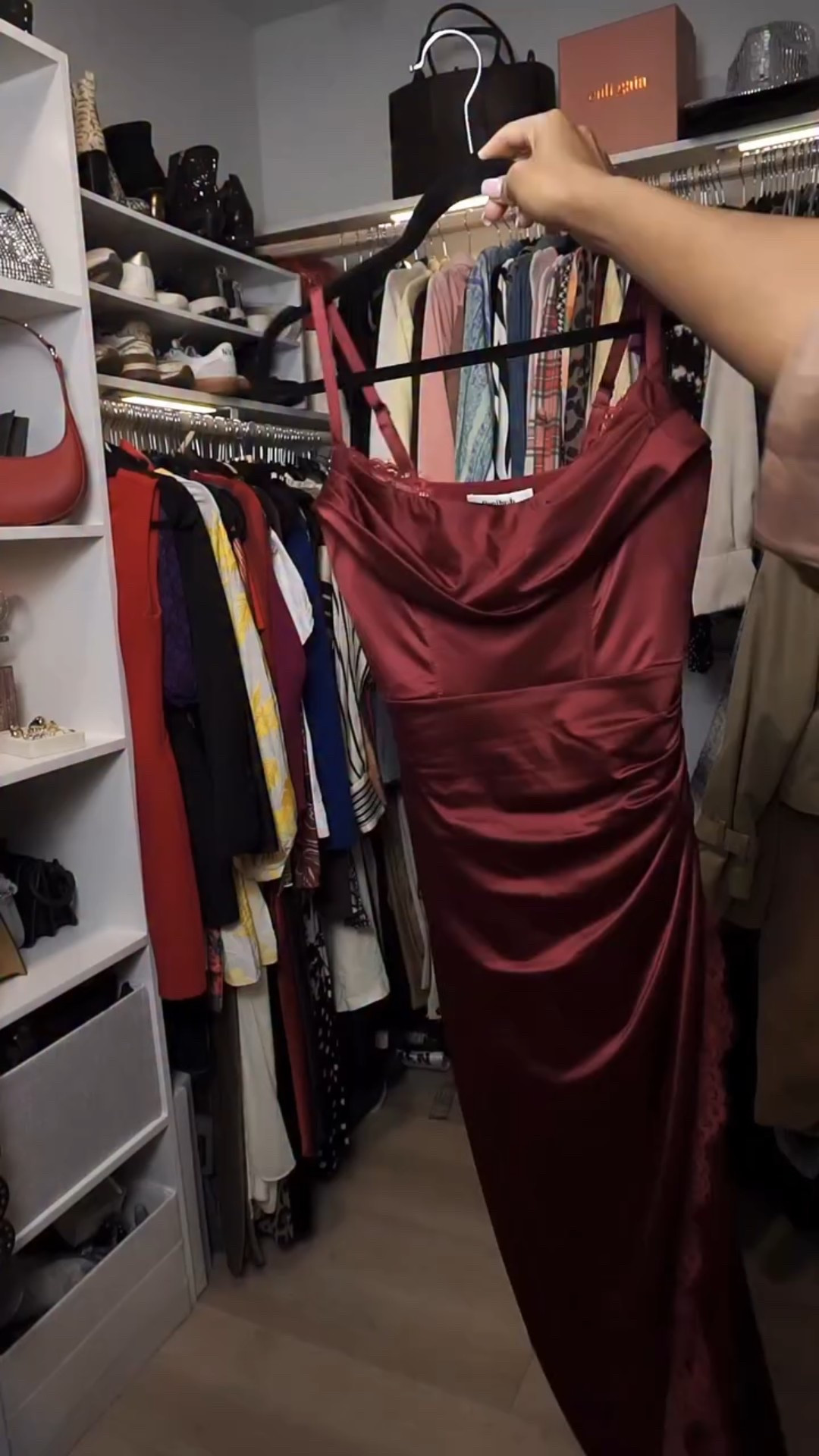 Never get wrapped up in aesthetics to the point where you lose your point of view 💎 

Your unique point of view is what makes you, you. And in this era of un-individuality it’s literally all you have. Protect your POV. 💎

#dallasinfluencer #dallasstyle #dallascontentcreator #dallasfashion #dallasfashionblogger