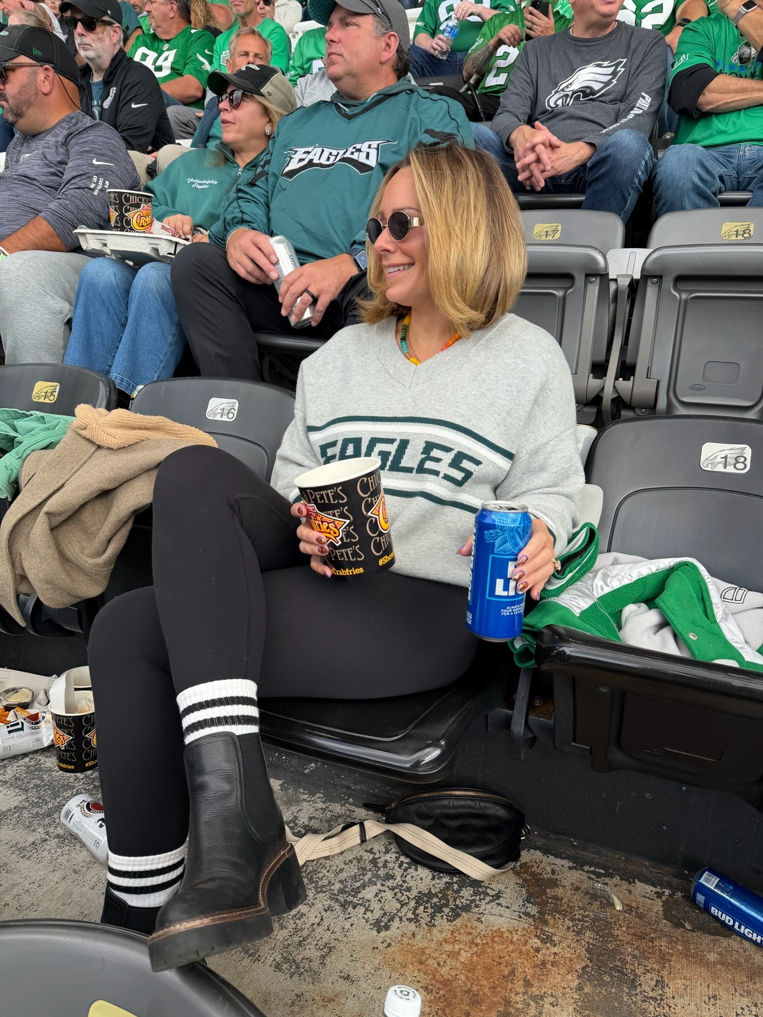 Weekend uniform: cozy layers, sneakers, and coffee in hand. Whether you’re cheering from the sidelines or chasing toddlers between plays, this one’s game-day approved 🏈☕️
#LTKStyle #MomOutfit #GameDayStyle
