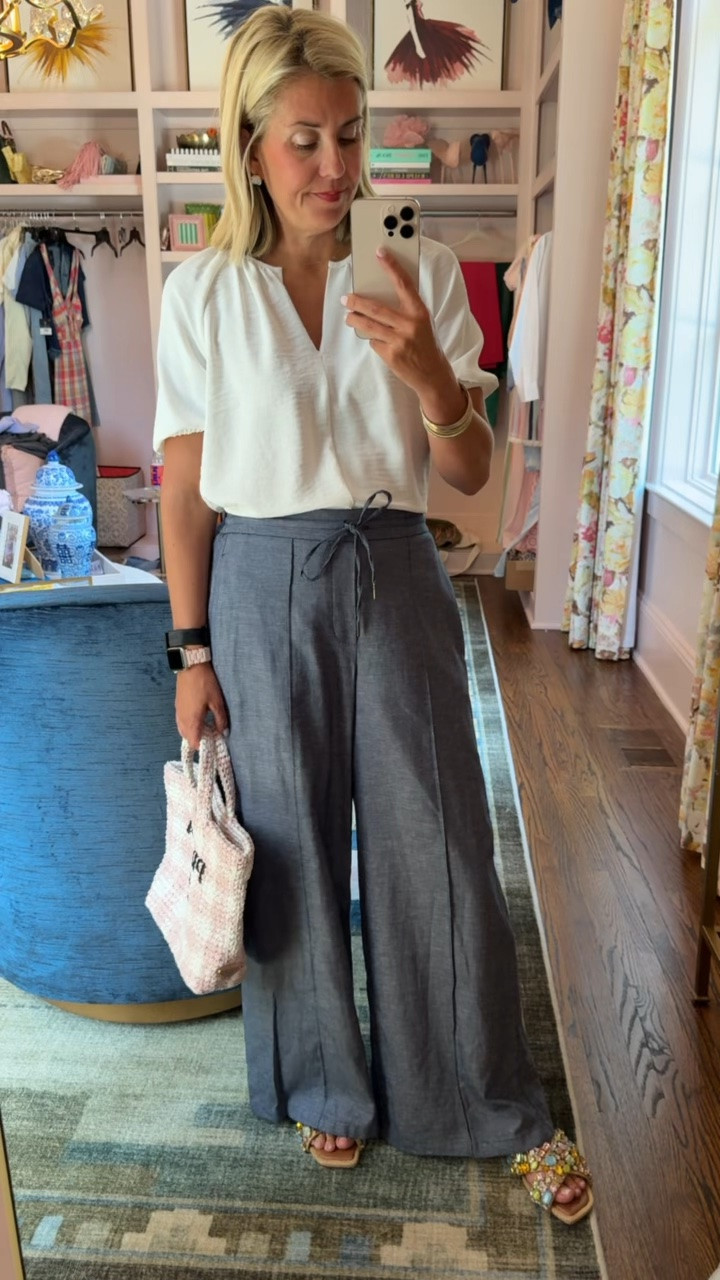 Blank canvas outfit for the win! Best dressed award goes to this outfit!! You will be seeing me in these pieces for a while! 
Top - xs 
Pants - xs
Sandals - 7 (size 1 down)

#LTKdayinmylife #LTKootd #LTKmomlife