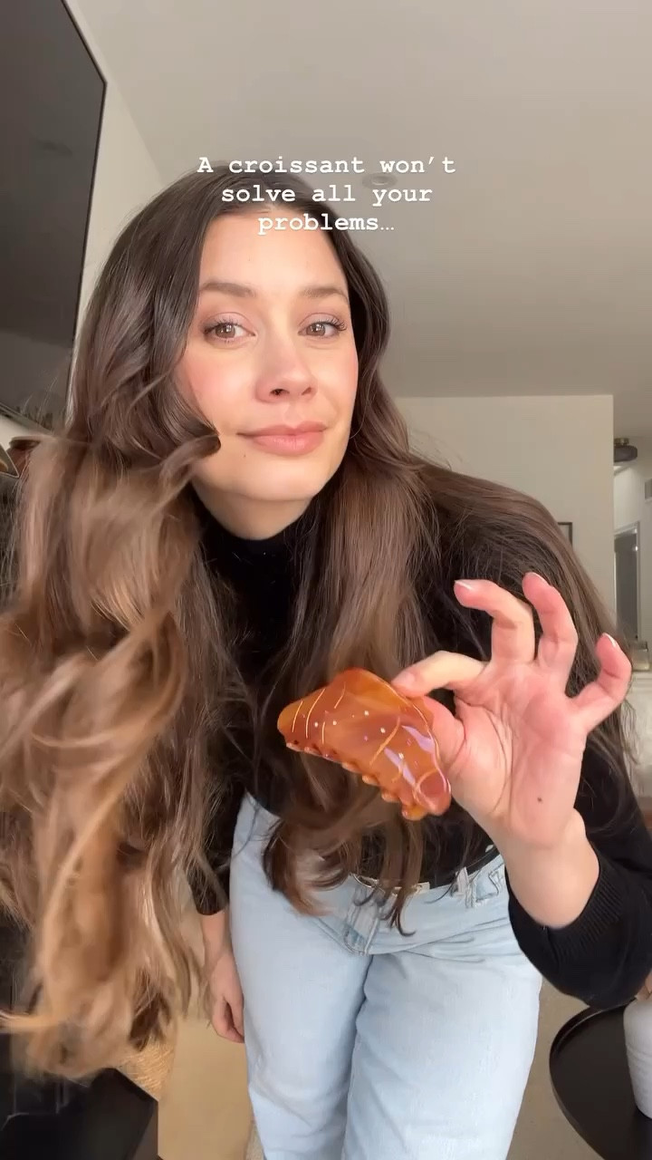 Croissant clip look 

#LTKwinter #LTKcanada #LTKstyletip