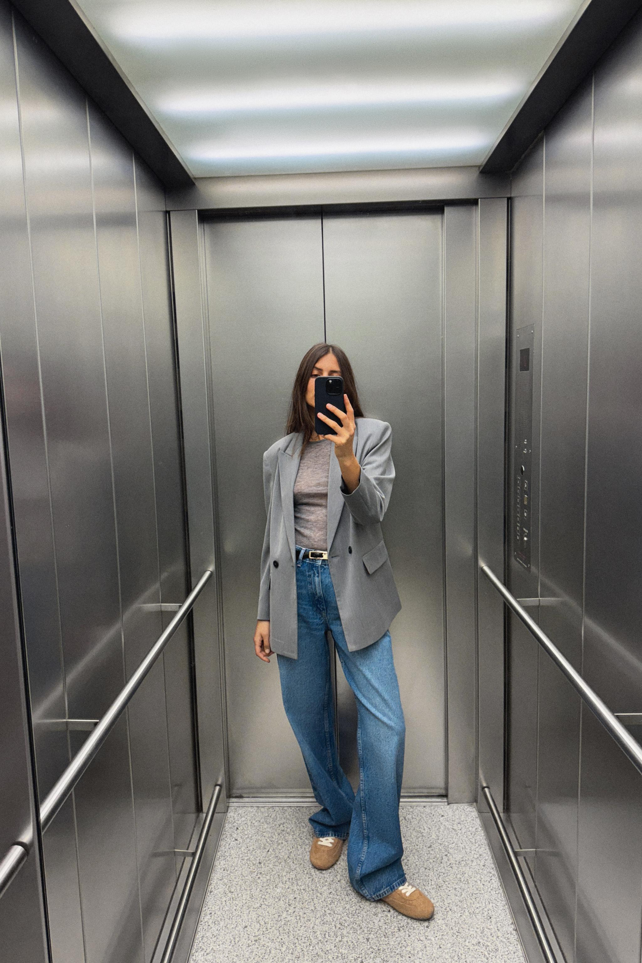 Full cut blazer with lapel collar and long sleeves with shoulder pads. Front flap pockets. Front ... | Zara US