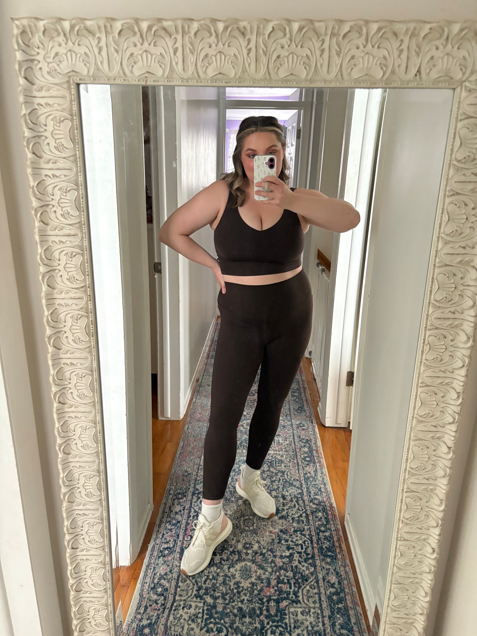 40% off leggings 🚨
Outfit details 👇🏻 

This chocolate brown work out set has me feeling 🔥
Would recommend  the top for low impact workouts. 

Top-XL
Leggings -L

@Aerie 



#LTKfitnessgoals #LTKSaleAlert #LTKmorningroutine