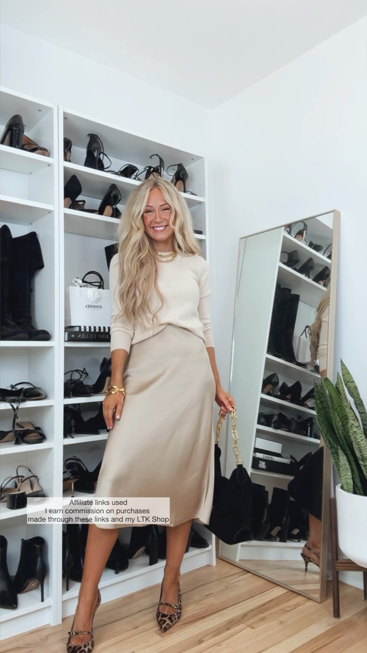 Trendy fall outfit with leopard shoes 