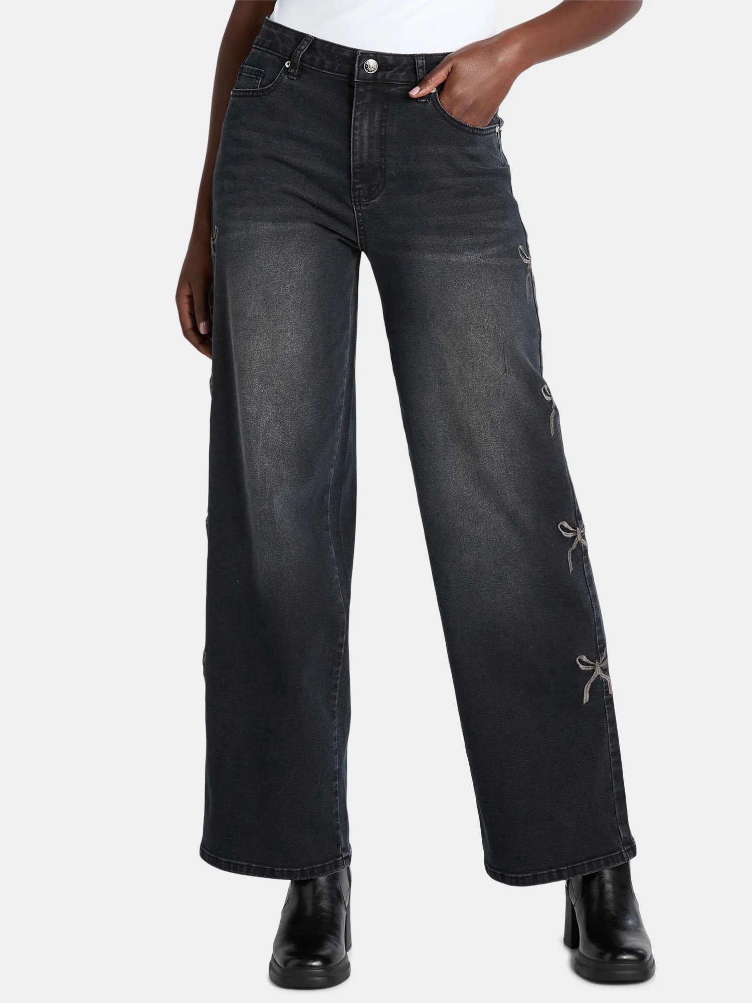 Madden NYC Women’s Ultra 90s Fit Jeans with Bow Embroidery, Sizes 0-18 | Walmart (US)
