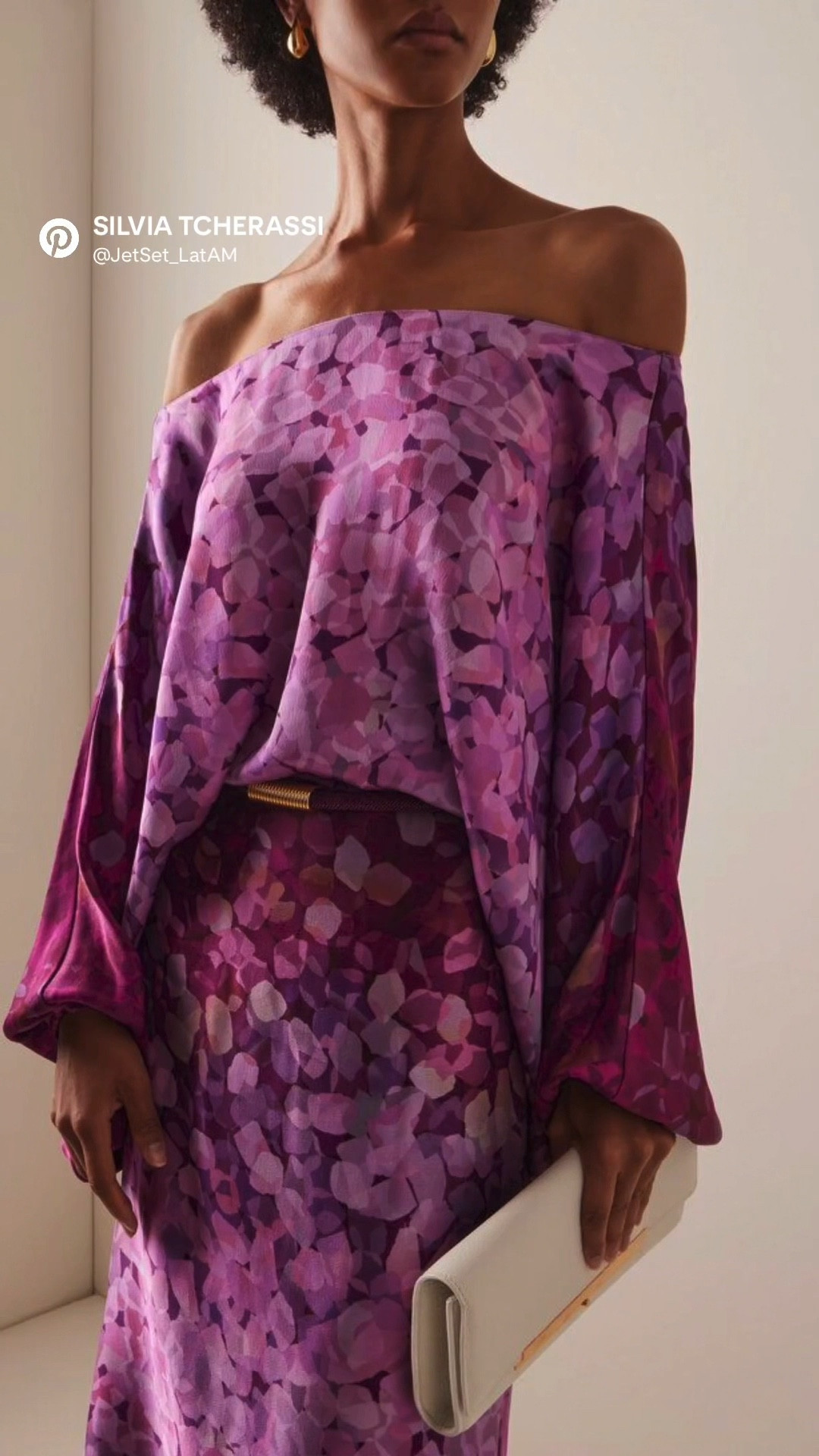 Silvia Tcherassi Lorella Dress – Lilac Floral Off-Shoulder Elegance | Jet Set LatAM Style

A dreamy wash of lilac and magenta, the Lorella Dress by Silvia Tcherassi feels like sunset light turned into fabric. Off-shoulder, fluid, and impossibly elegant — perfect for warm-weather escapes, Bogotá dinners, or any moment you want to elevate with quiet luxury.

Curated by Jet Set LatAM — where Latin American artistry meets effortless glamour.

#LTKTravel #LTKBeauty #LTKHoliday