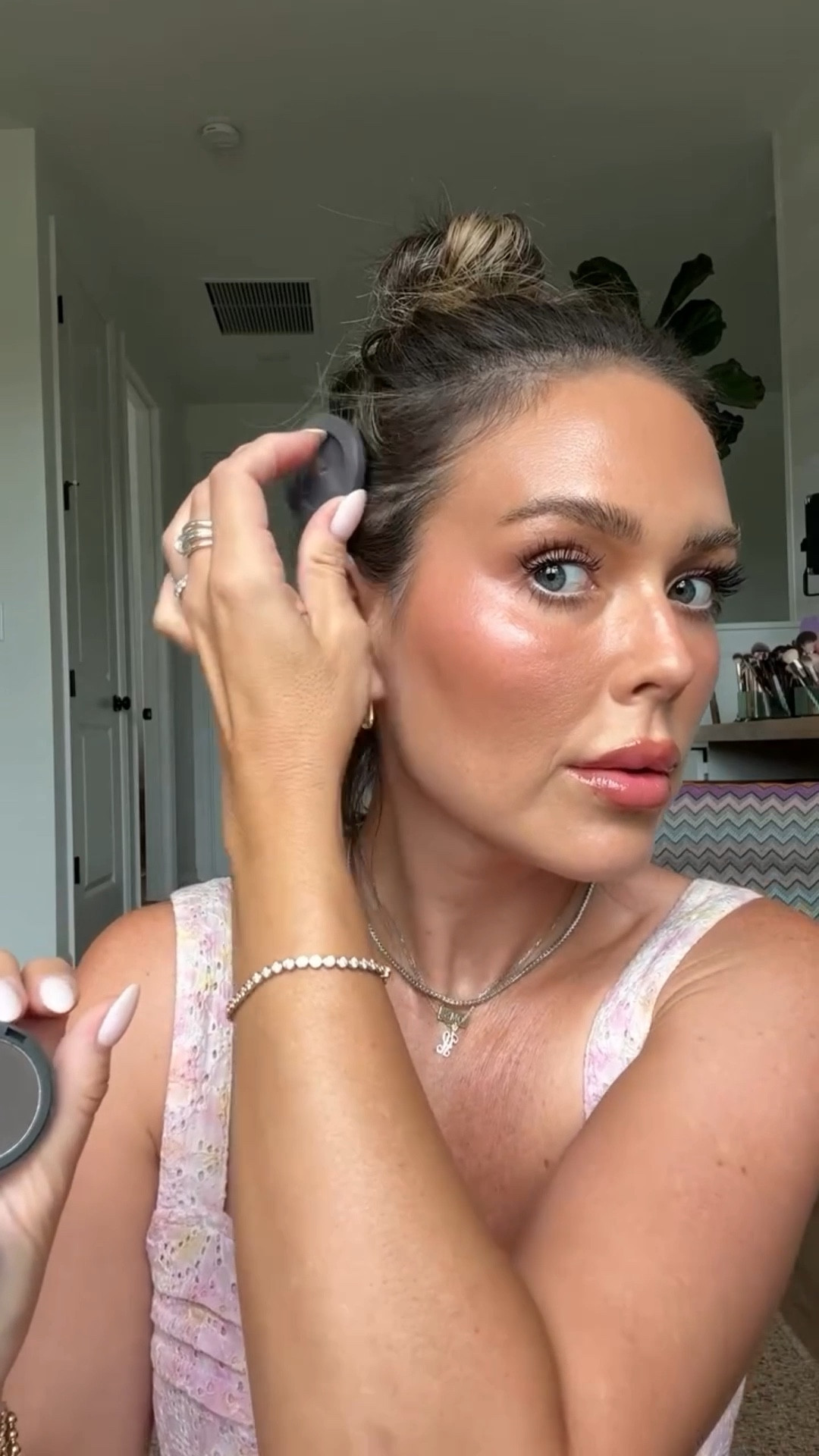 This $10 Amazon product is so good- I’m wearing shade dark brown. 

Been a min since I needed root powder lol! I loved this stuff after I had Sienna. Cheap and effective for postpartum hair loss… still can’t do any kind of slick back style though 🥲🥹

#LTKBump #LTKBeauty #LTKStyleTip